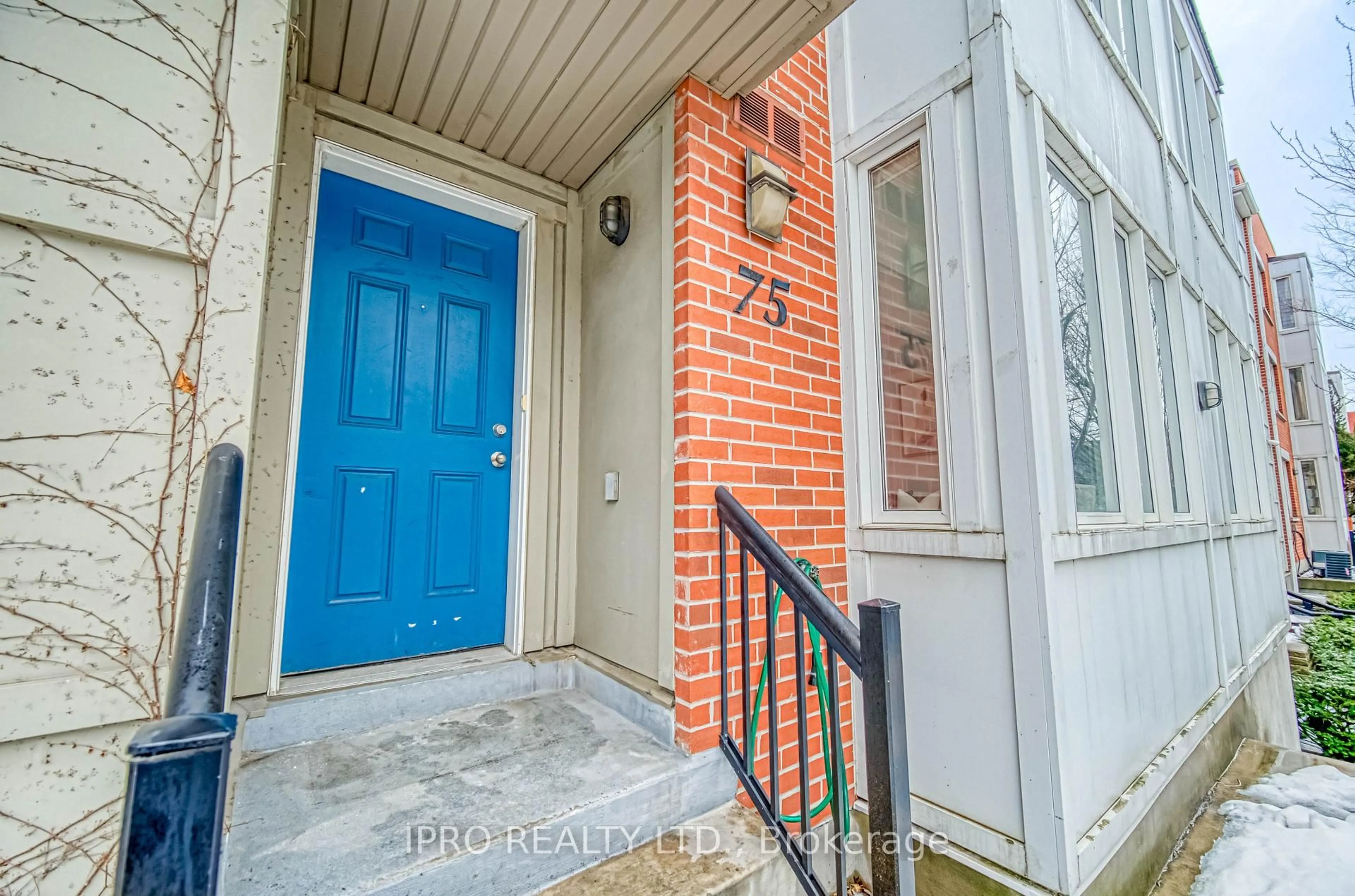 Indoor entryway for 75 Carroll St, Toronto Ontario M4M 3G3