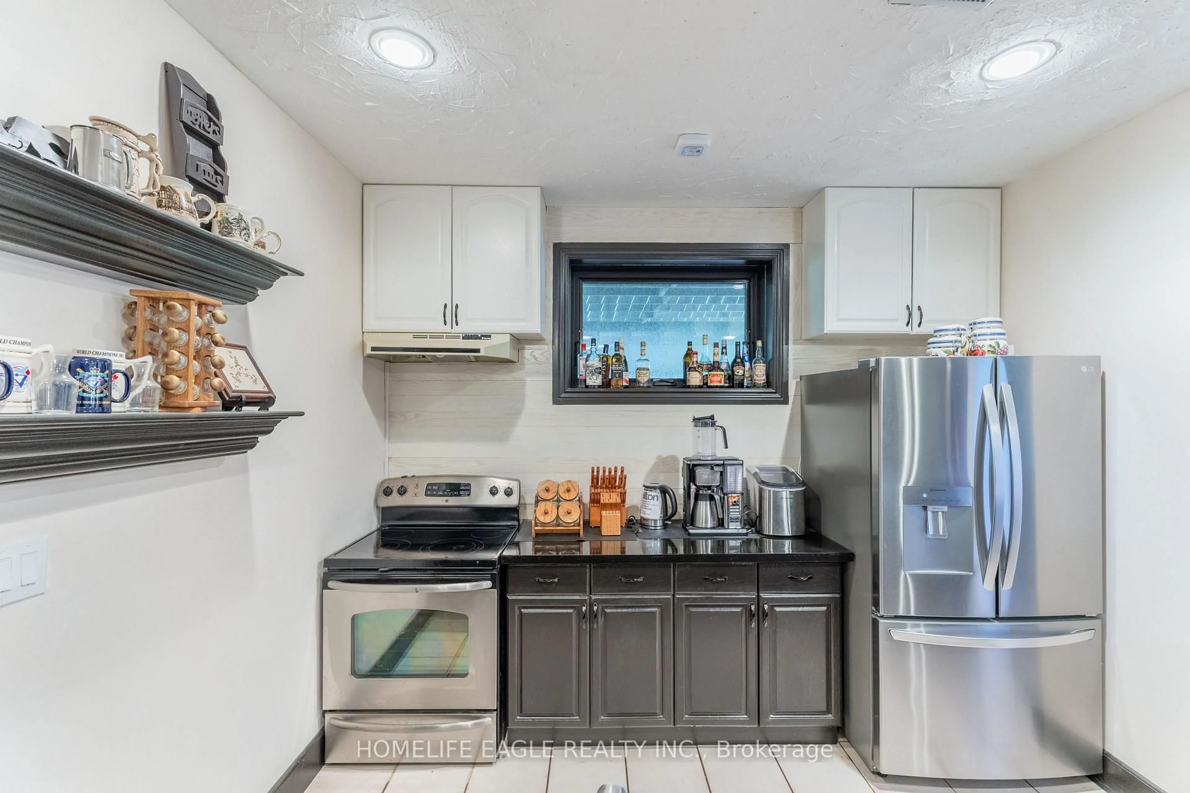Standard kitchen, ceramic/tile floor for 3525 Westney Rd, Pickering Ontario L0H 1H0