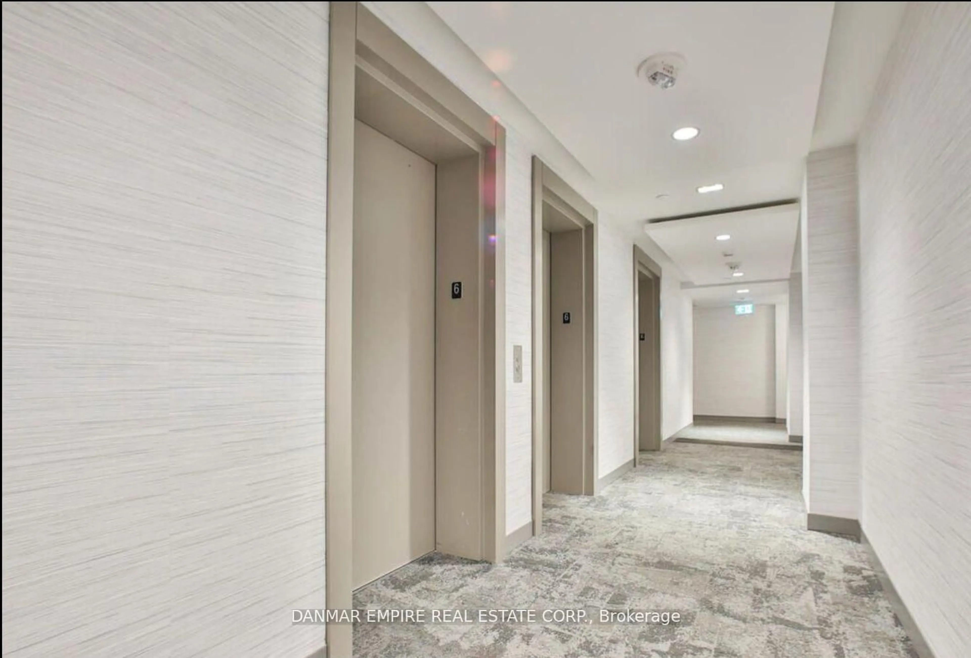 Indoor foyer for 3220 Sheppard Ave #810, Toronto Ontario M1T 0B7