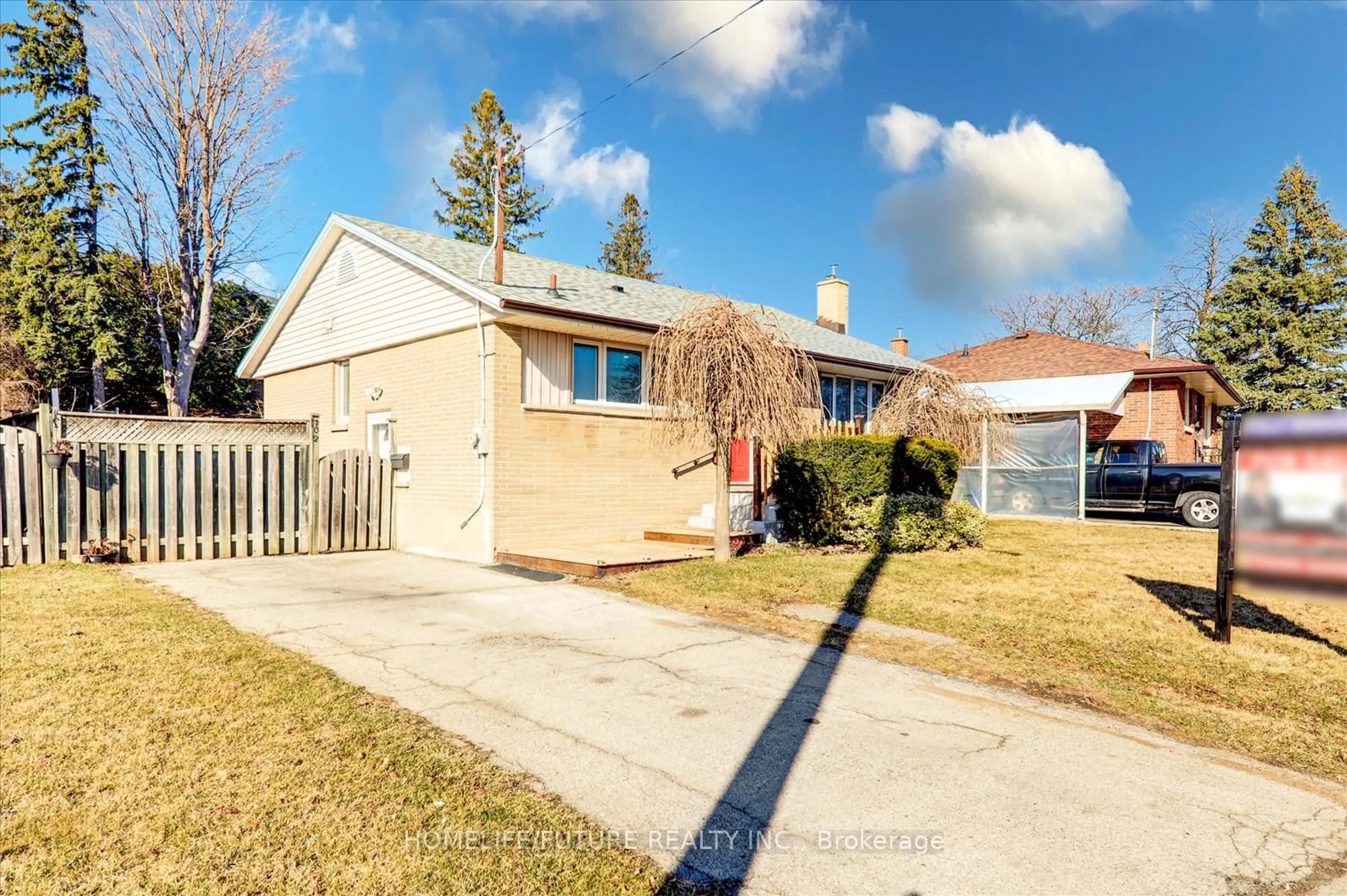 A pic from outside/outdoor area/front of a property/back of a property/a pic from drone, street for 702 Emerson Ave, Oshawa Ontario L1H 3L3