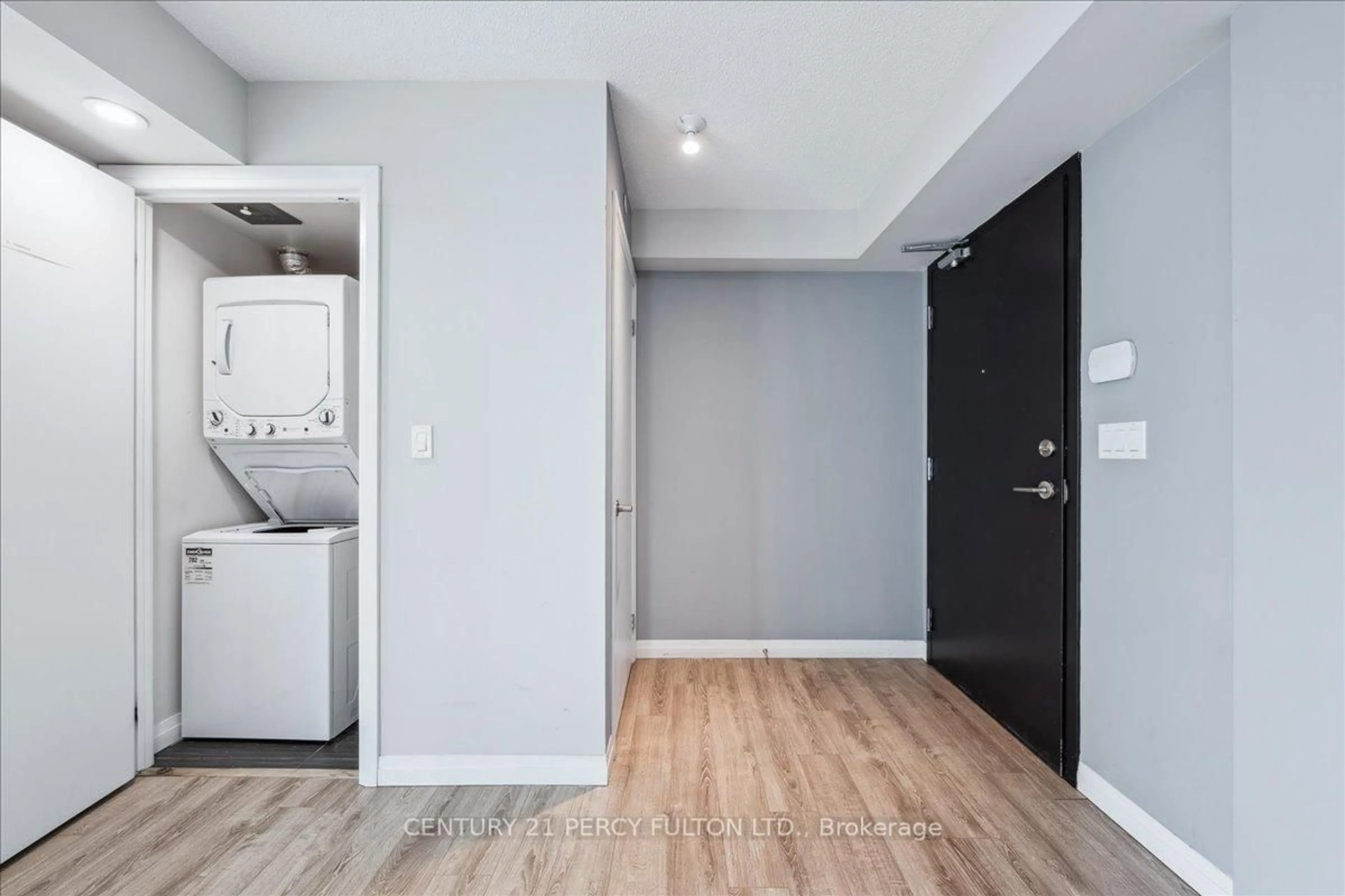 Indoor entryway for 2150 Lawrence Ave #1503, Toronto Ontario M1R 3A7