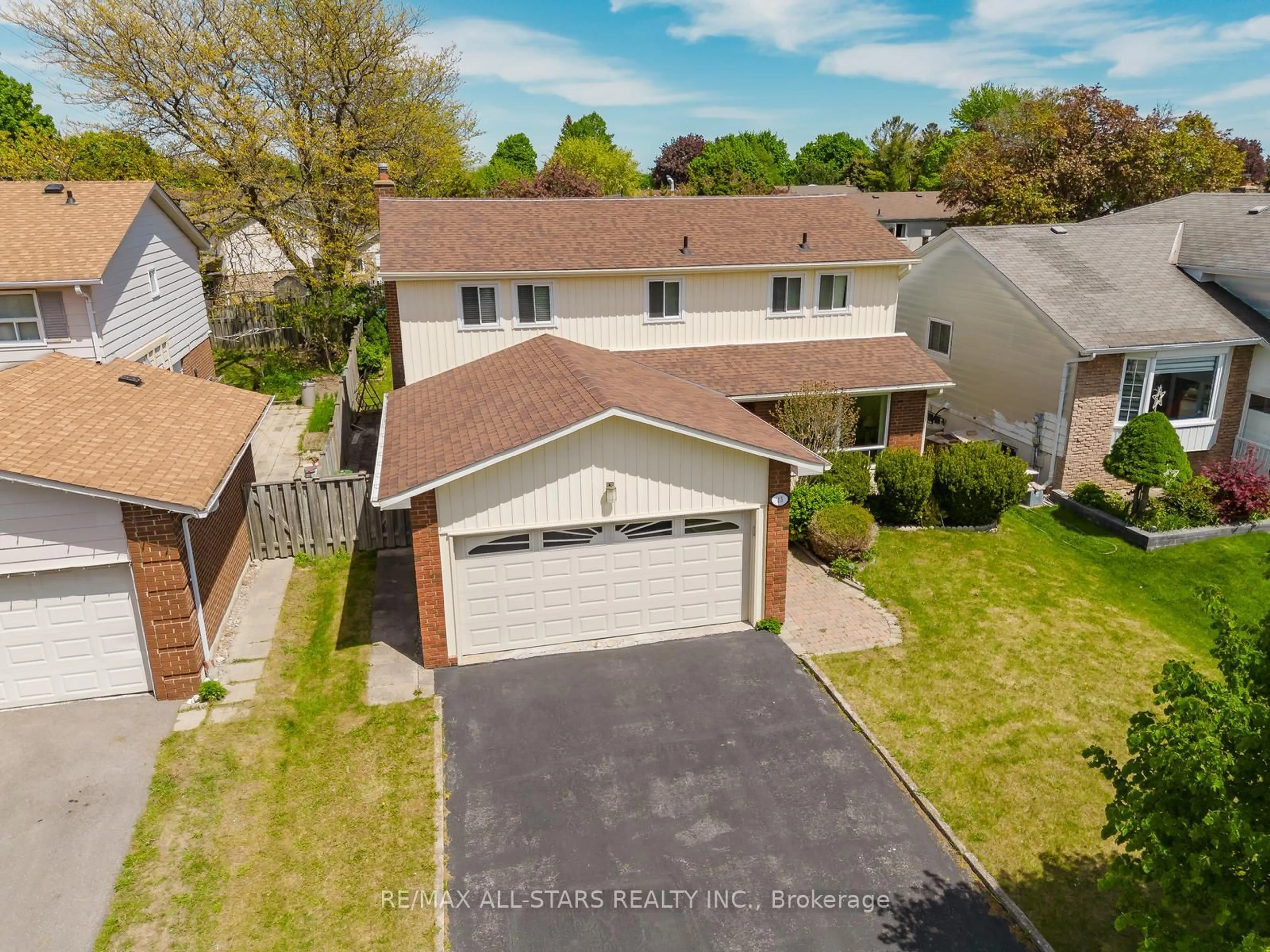 A pic from outside/outdoor area/front of a property/back of a property/a pic from drone, street for 45 Wellpark Blvd, Toronto Ontario M1V 1A6