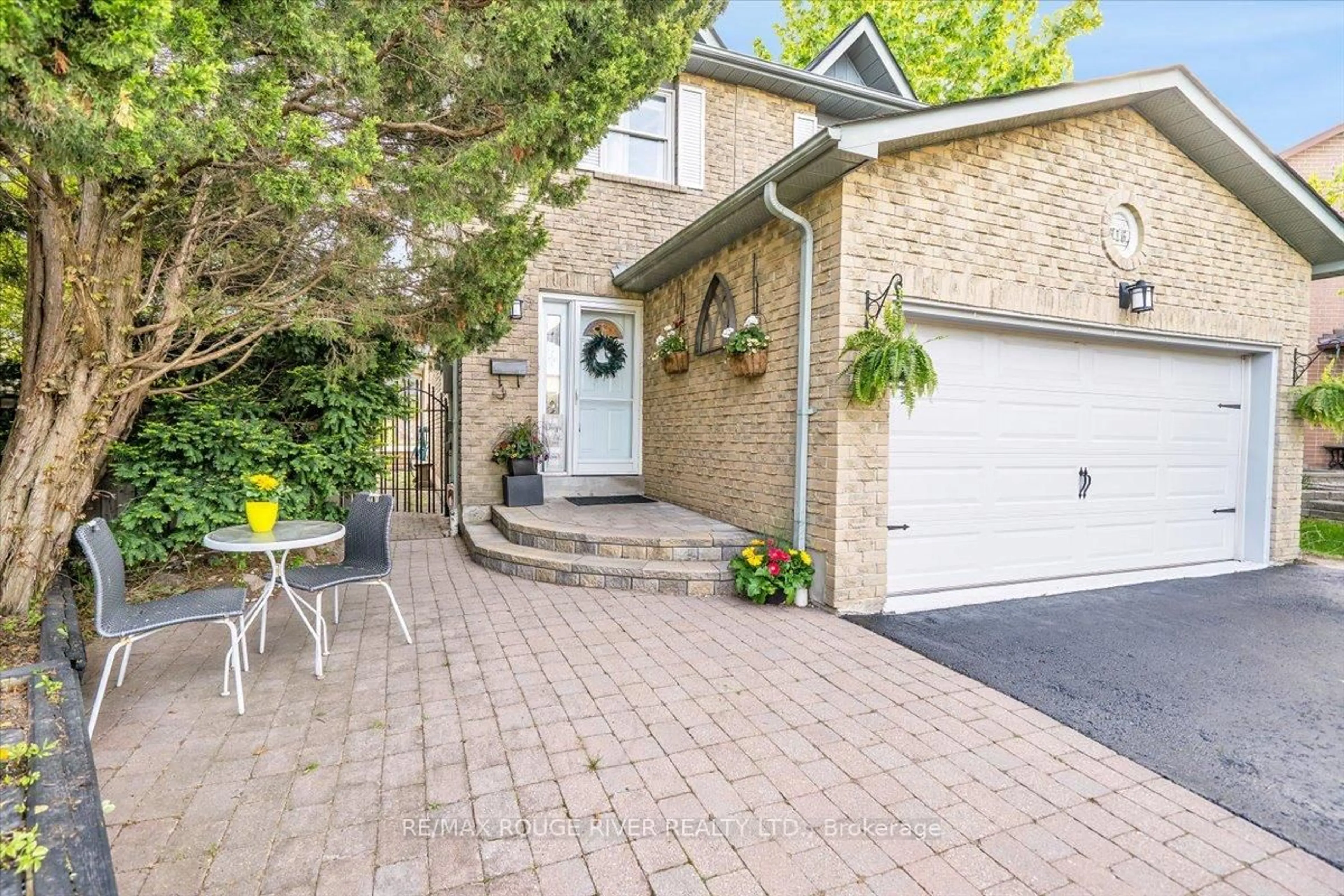 Unknown for 716 Stonepath Circ, Pickering Ontario L1V 3T1