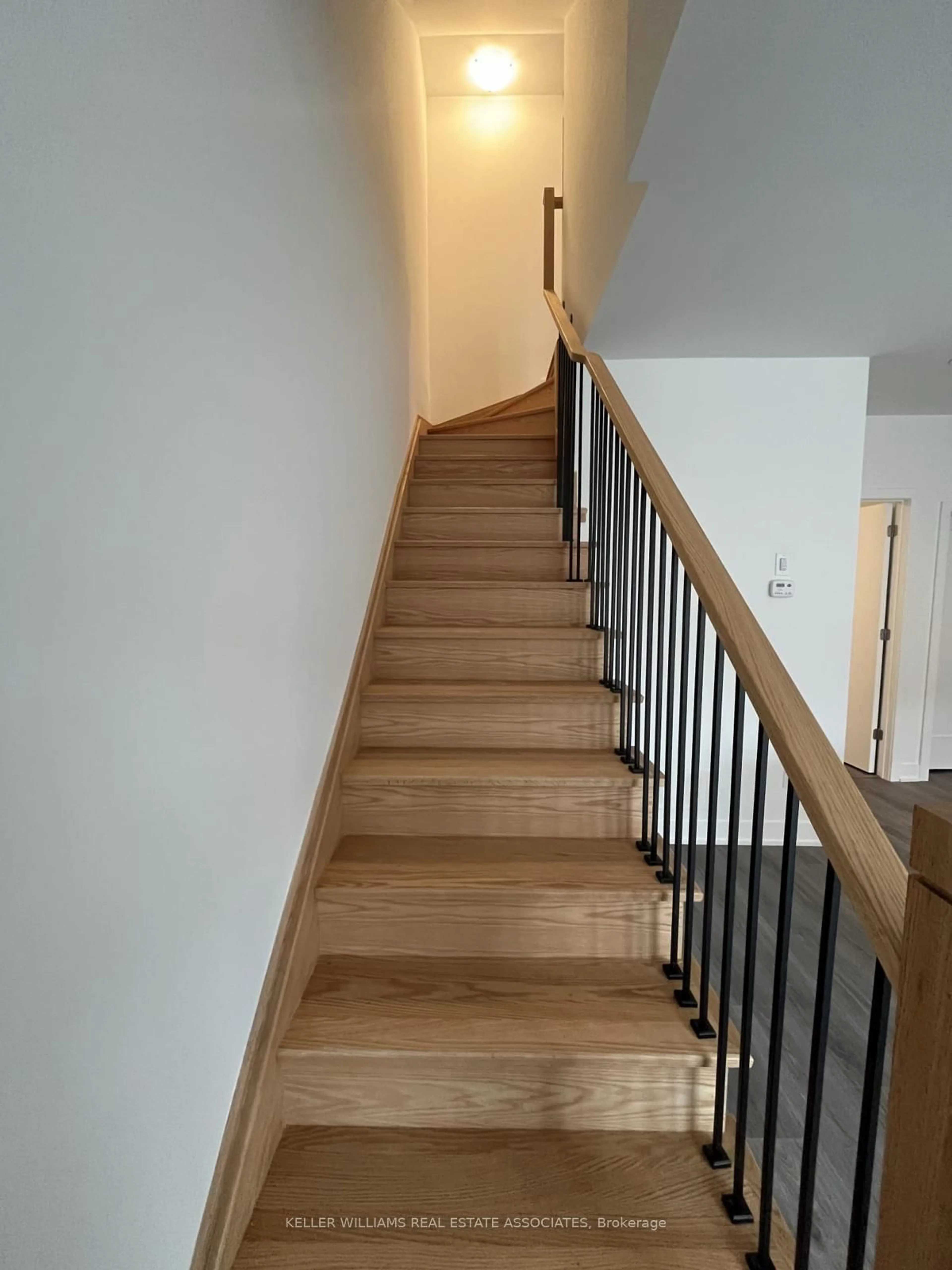 Stairs for 18 Alpine Symphony Path, Oshawa Ontario L1L 0R1