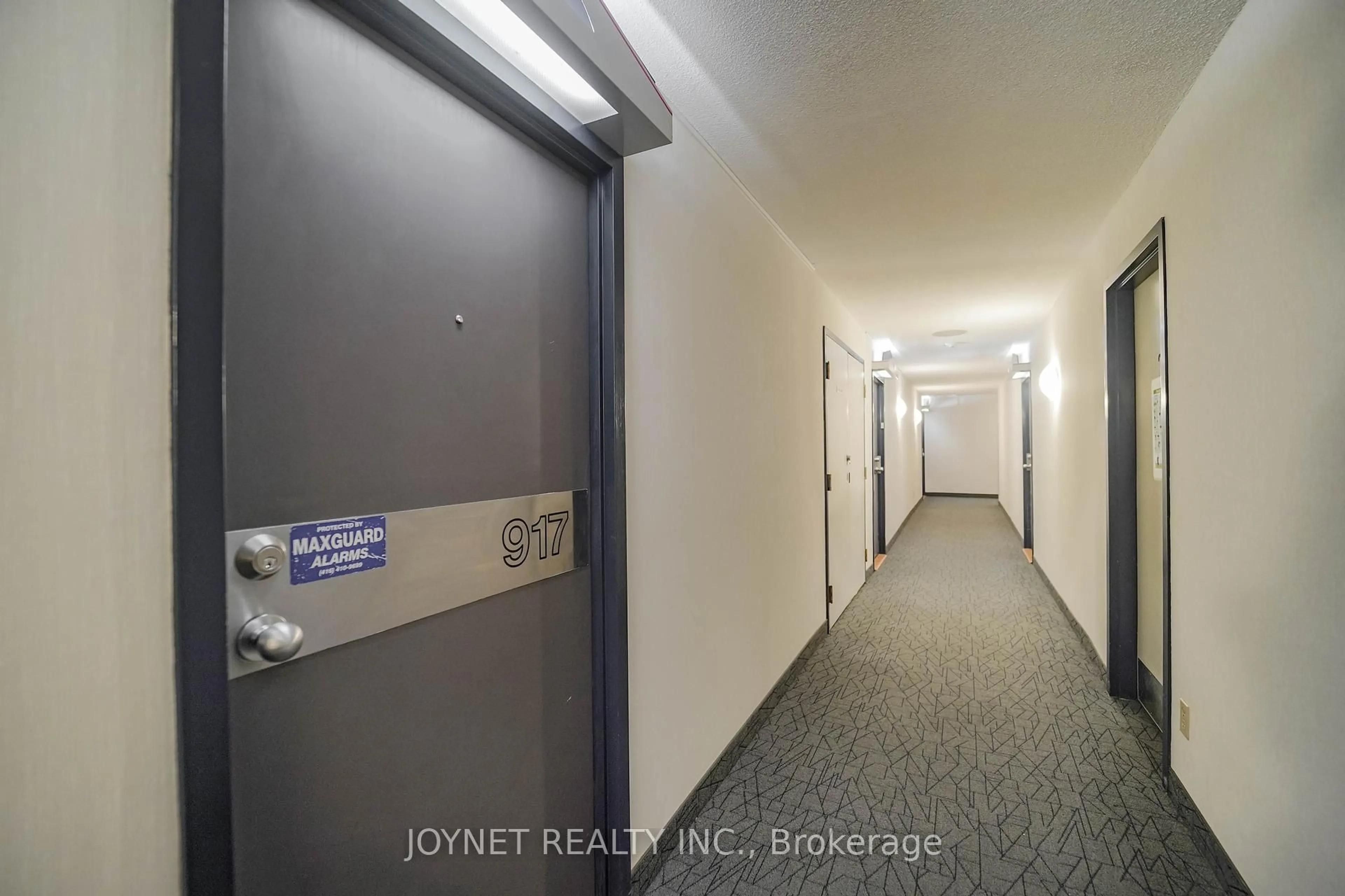 Indoor foyer for 2460 Eglinton Ave #917, Toronto Ontario M1K 5J7