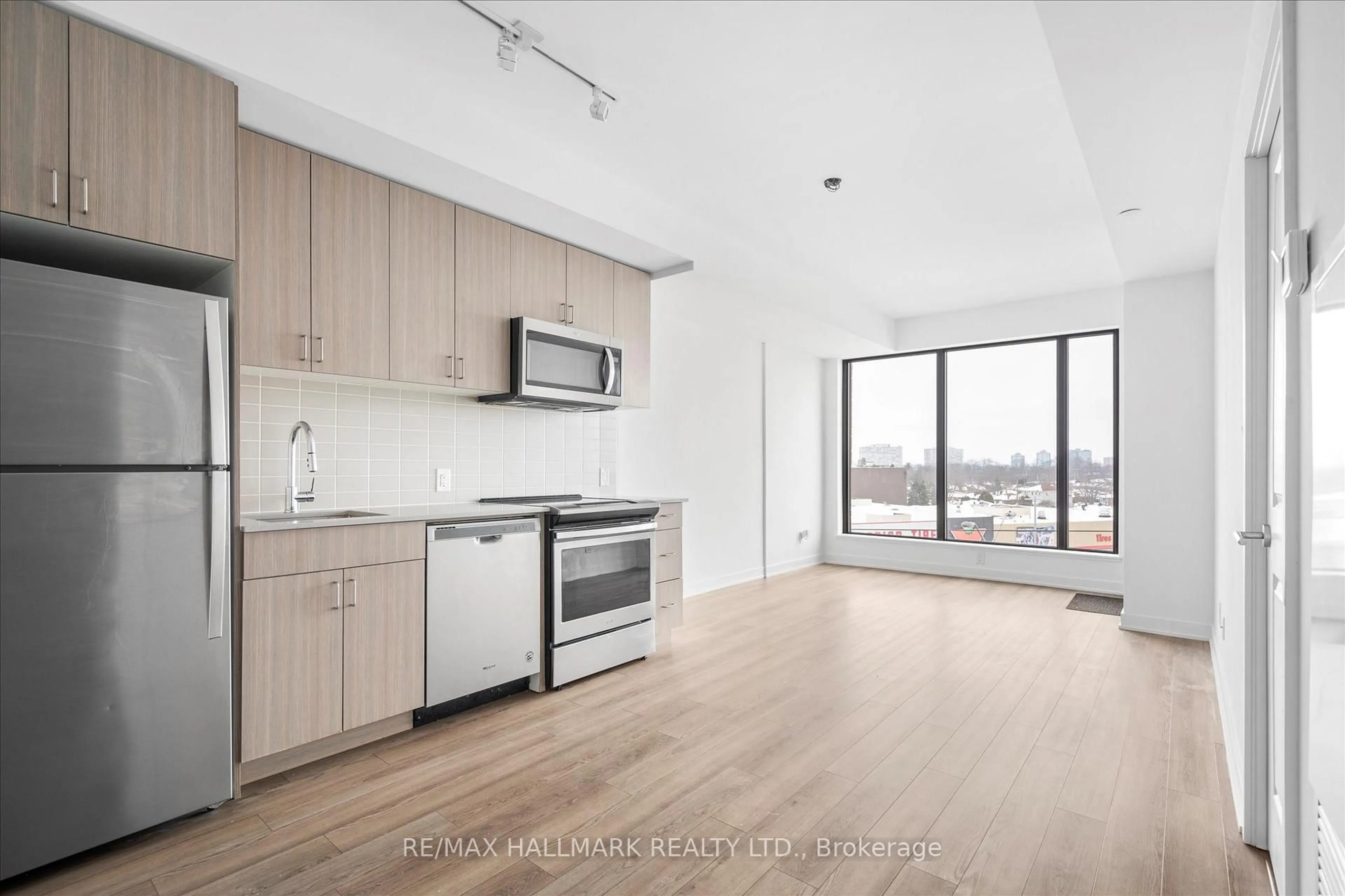 Open concept kitchen, unknown for 2799 Kingston Rd #619, Toronto Ontario M1M 1N1