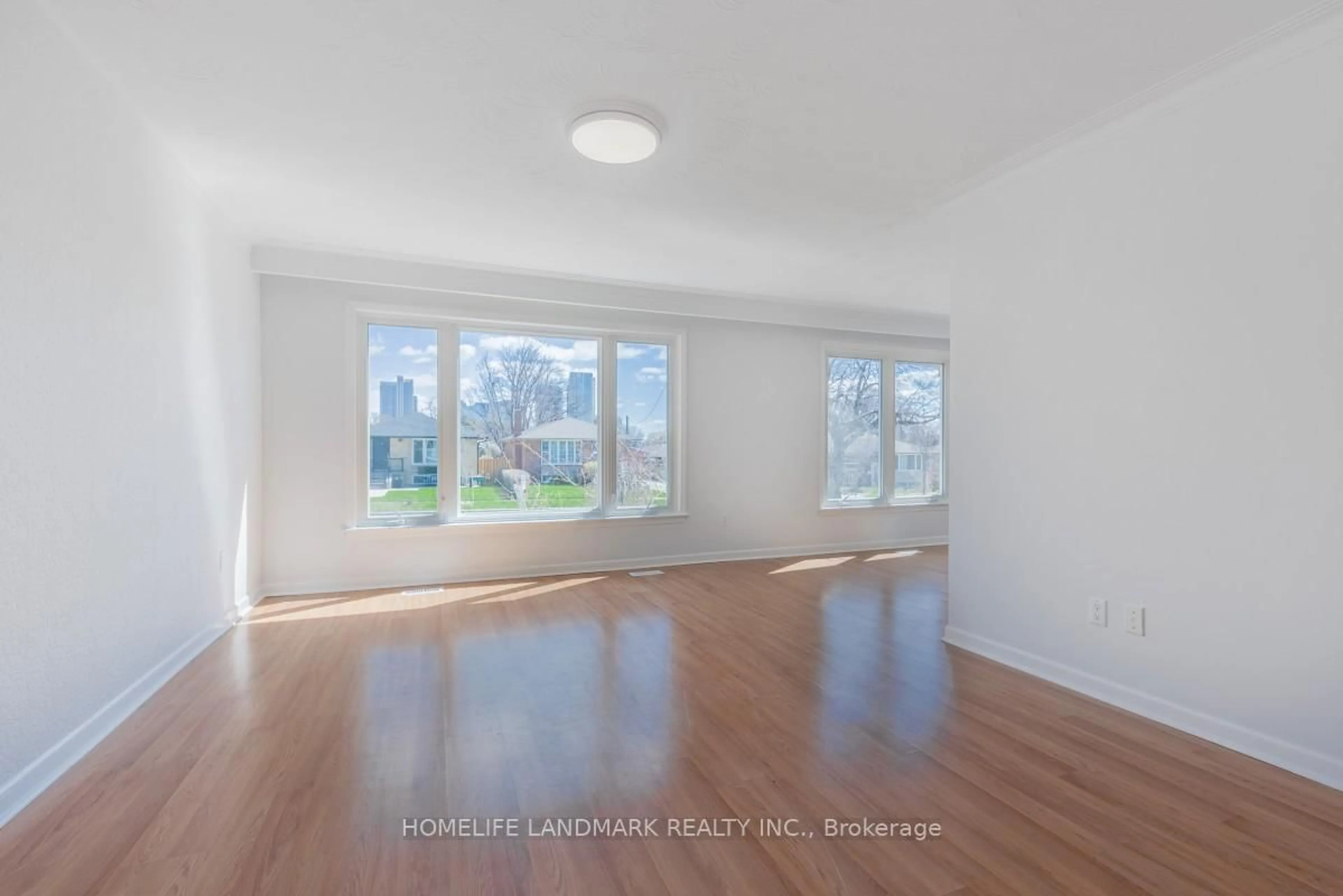A pic of a room for 8 Murmouth Rd, Toronto Ontario M1T 2R1