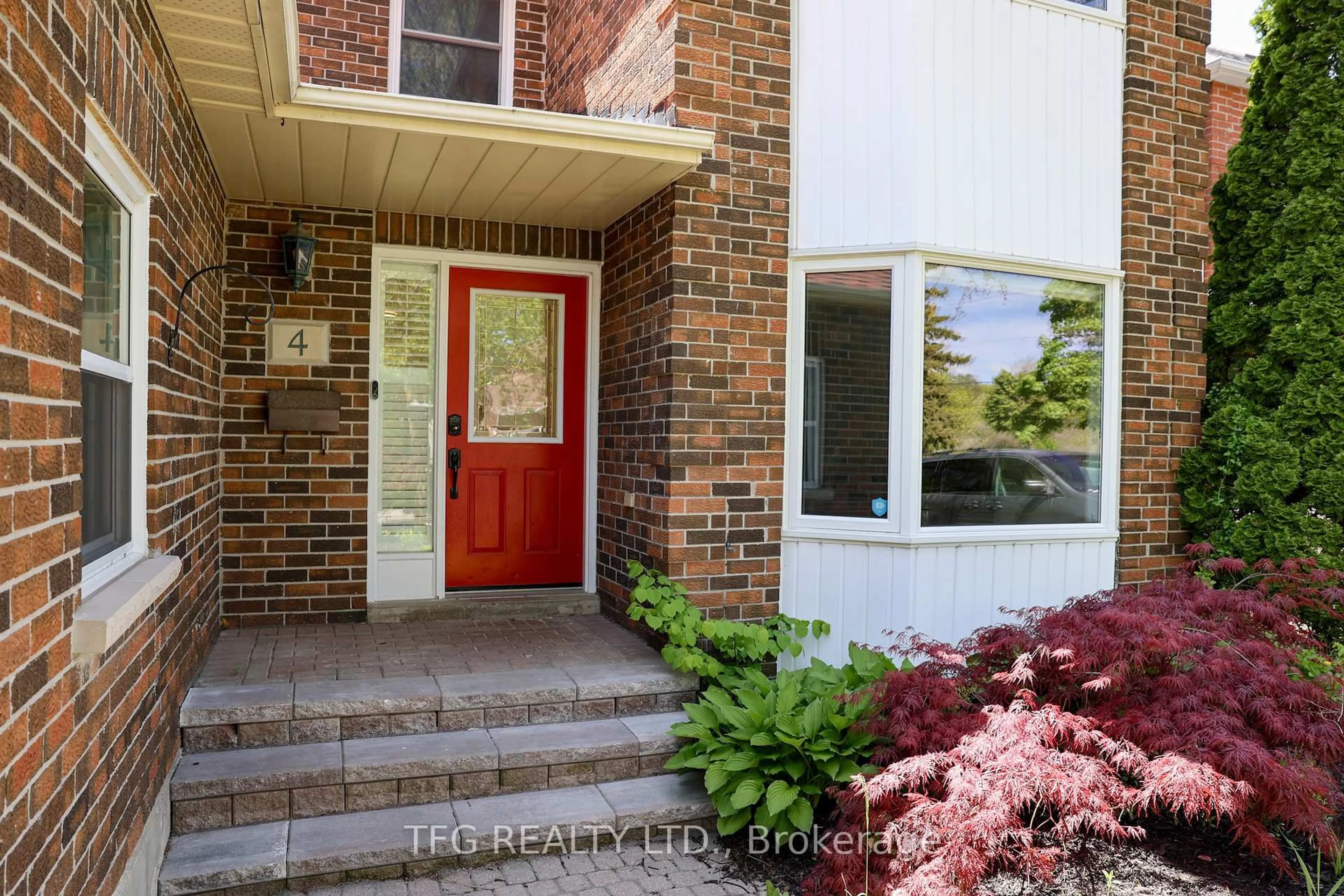 Indoor entryway for 4 Carriage Lane, Clarington Ontario L1E 1J9