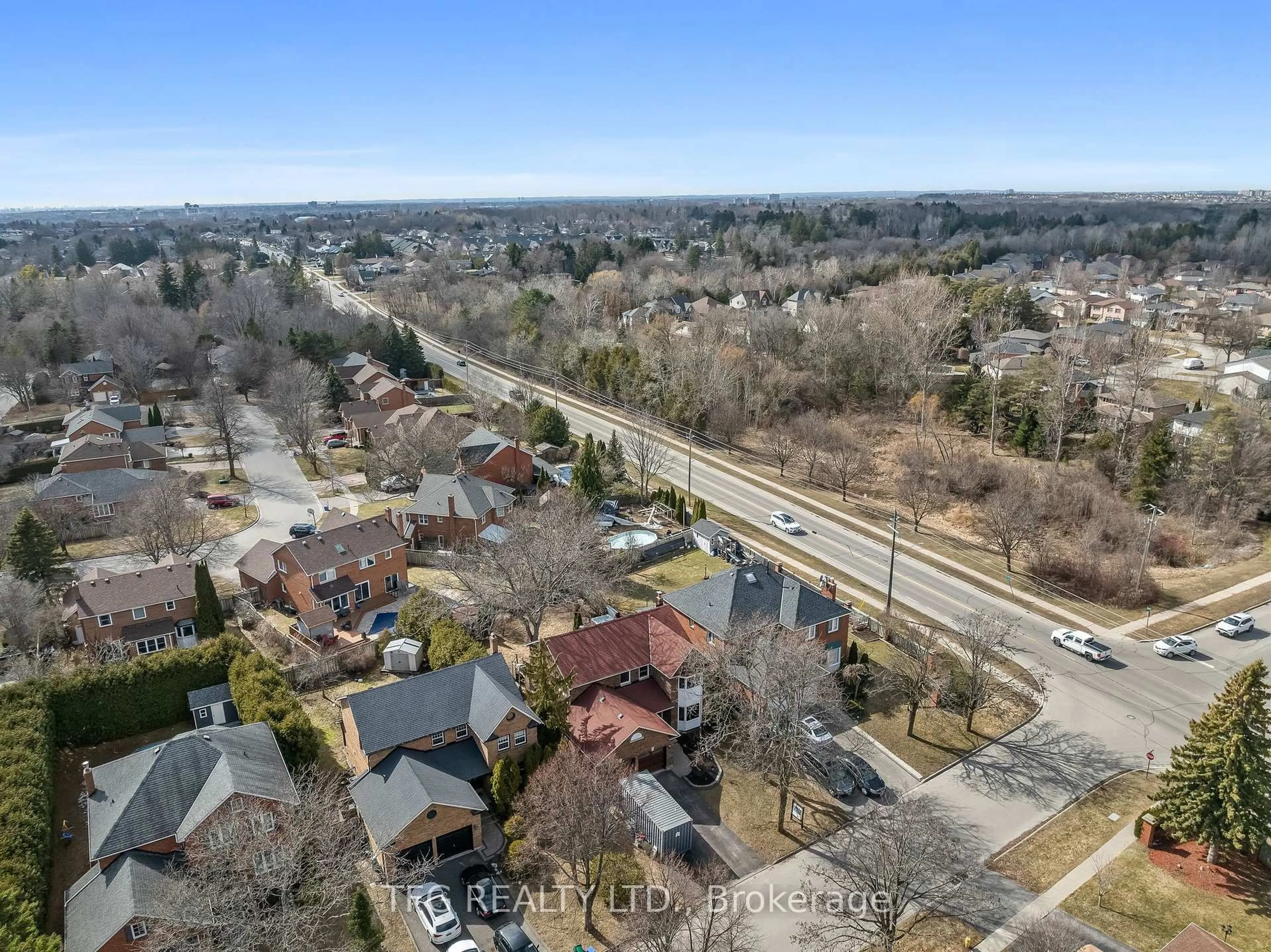 A pic from outside/outdoor area/front of a property/back of a property/a pic from drone, city buildings view from balcony for 4 Carriage Lane, Clarington Ontario L1E 1J9