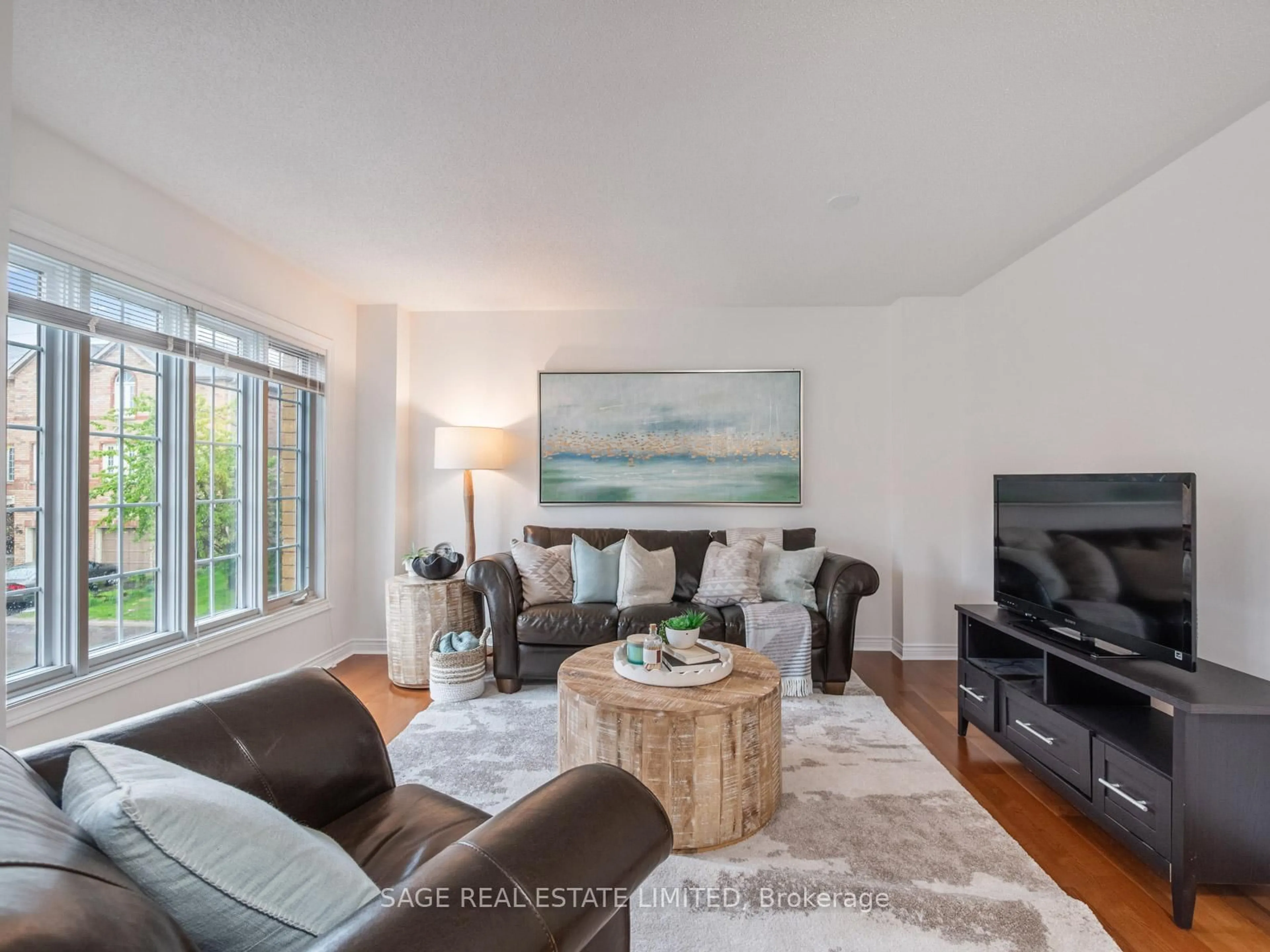 Living room with furniture, unknown for 21 Guildpark Ptwy, Toronto Ontario M1J 3P1