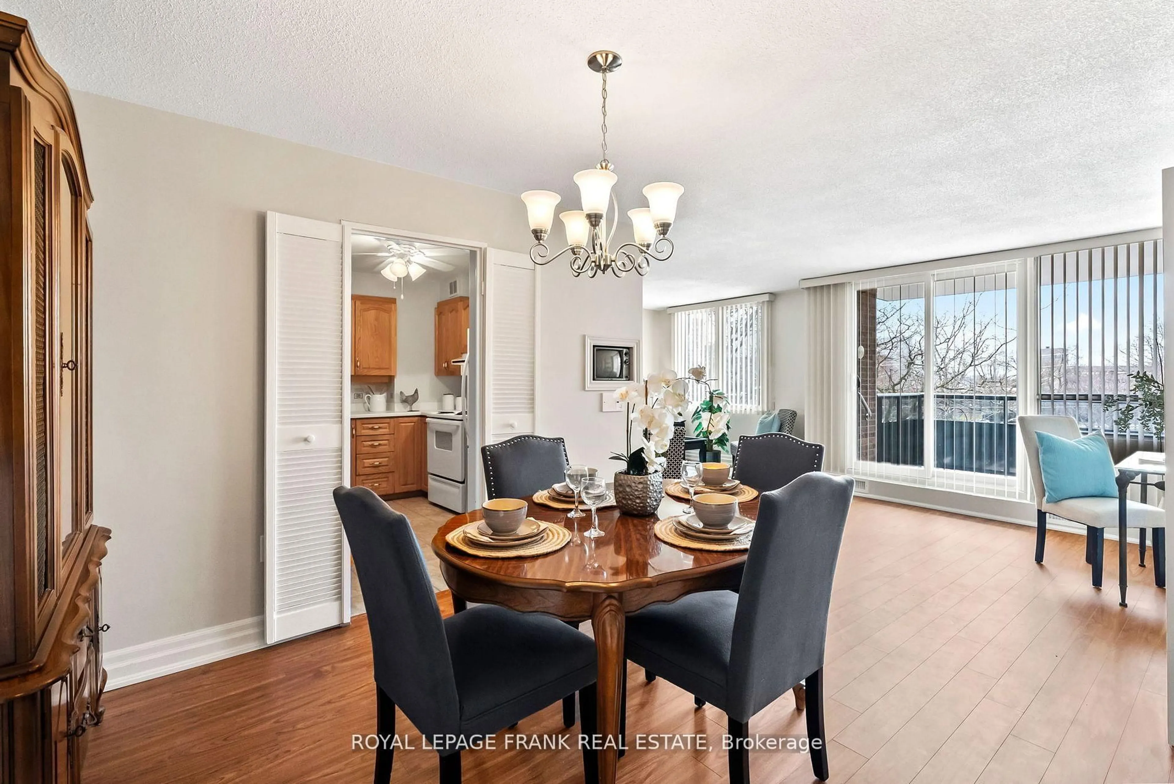 Dining room, wood/laminate floor for 363 Simcoe St #405, Oshawa Ontario L1G 4T2