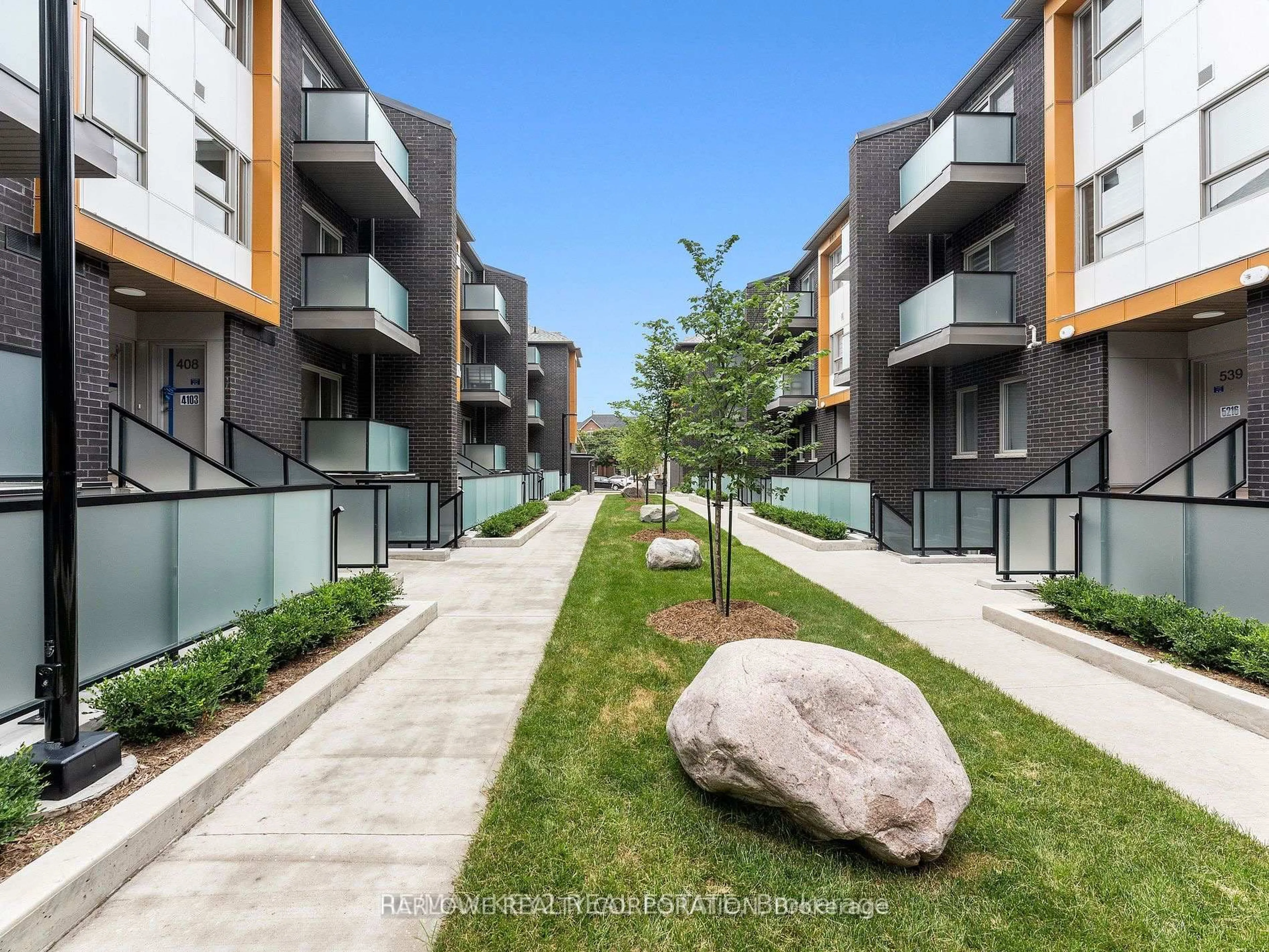 Patio, street for 2787 Eglinton Ave #334, Toronto Ontario M1J 0B2