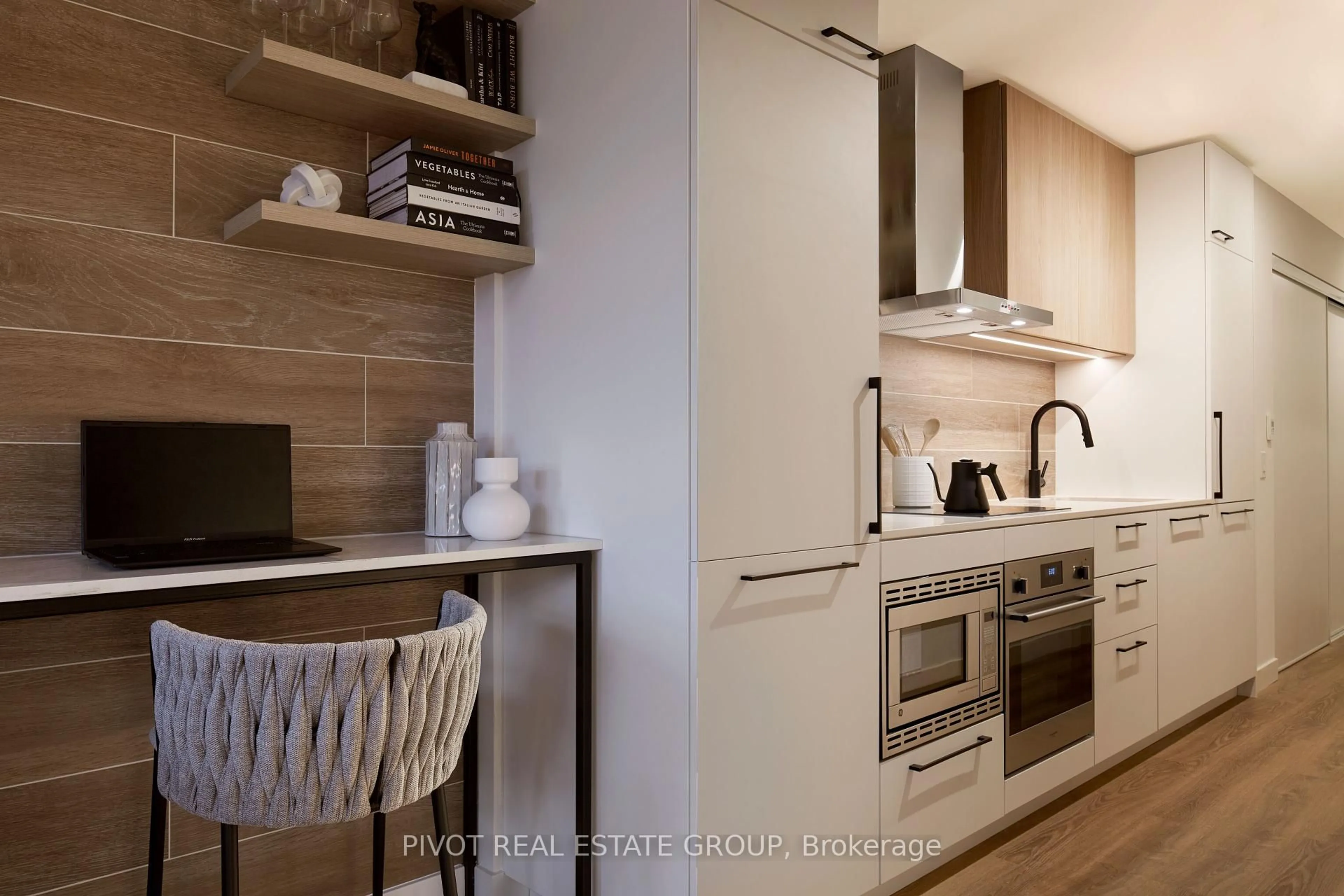 Standard kitchen, wood/laminate floor for 1050 Eastern Ave #336, Toronto Ontario M4L 0B7