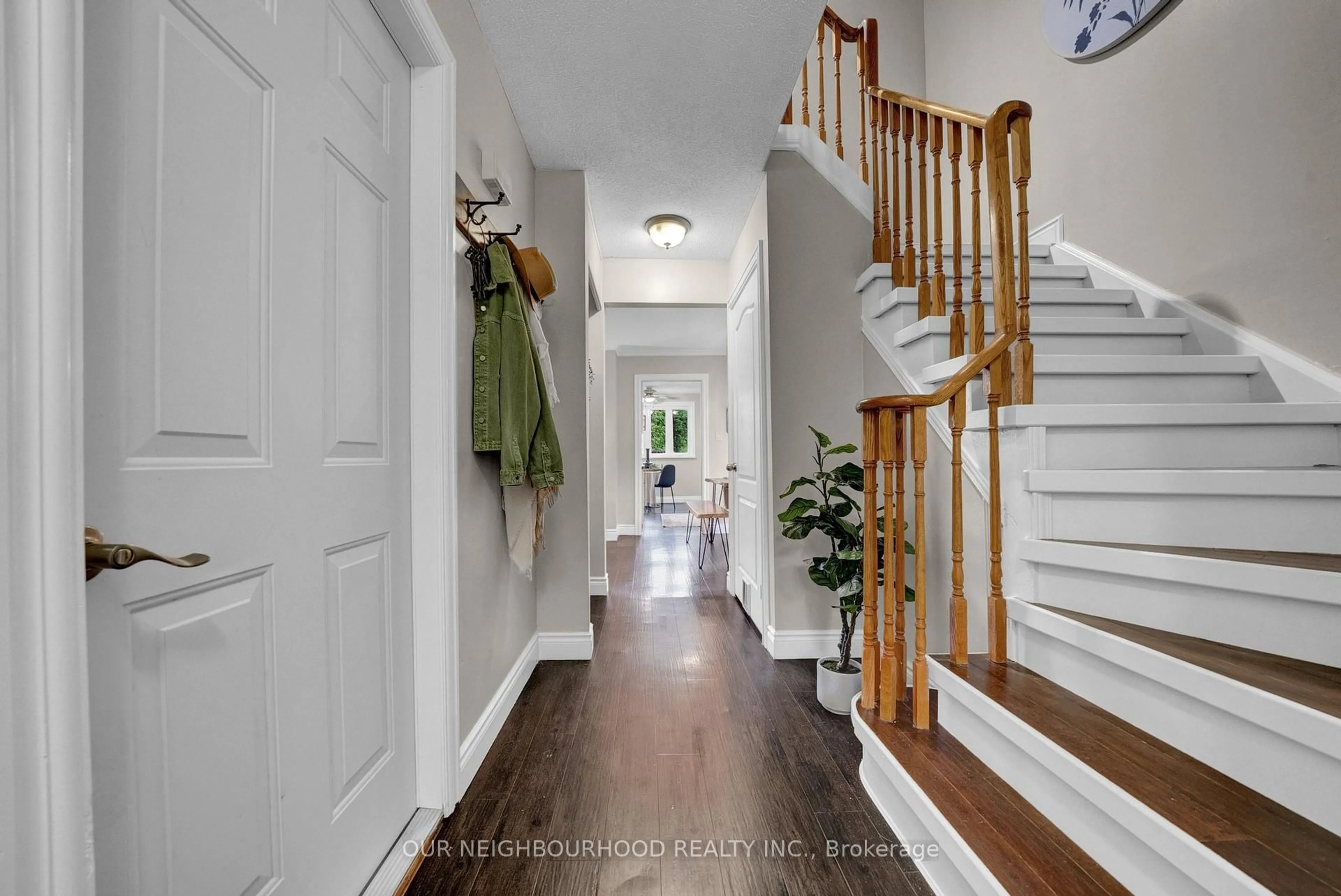 Indoor entryway for 40 McFeeters Cres, Clarington Ontario L1C 4G4