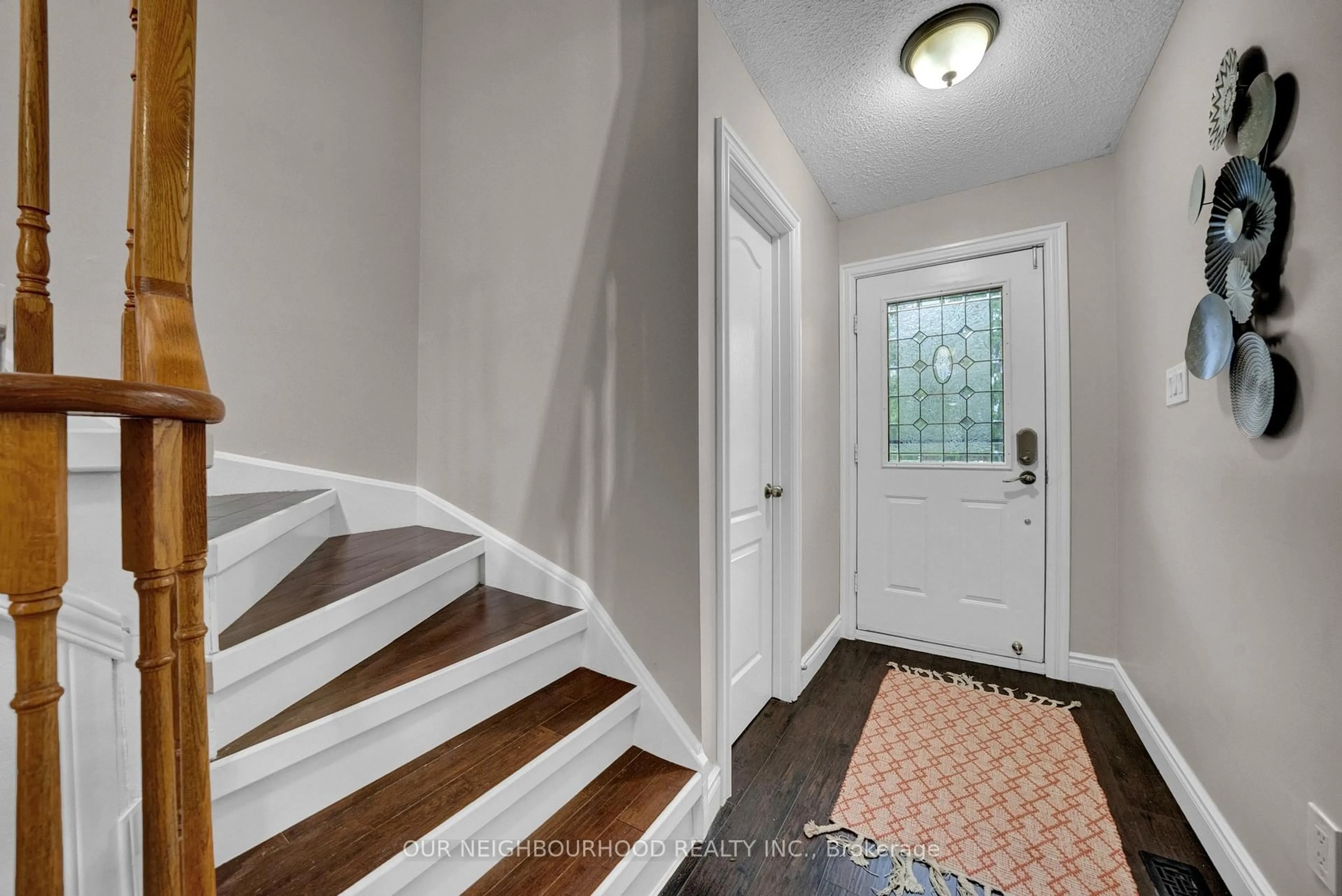 Indoor entryway for 40 McFeeters Cres, Clarington Ontario L1C 4G4