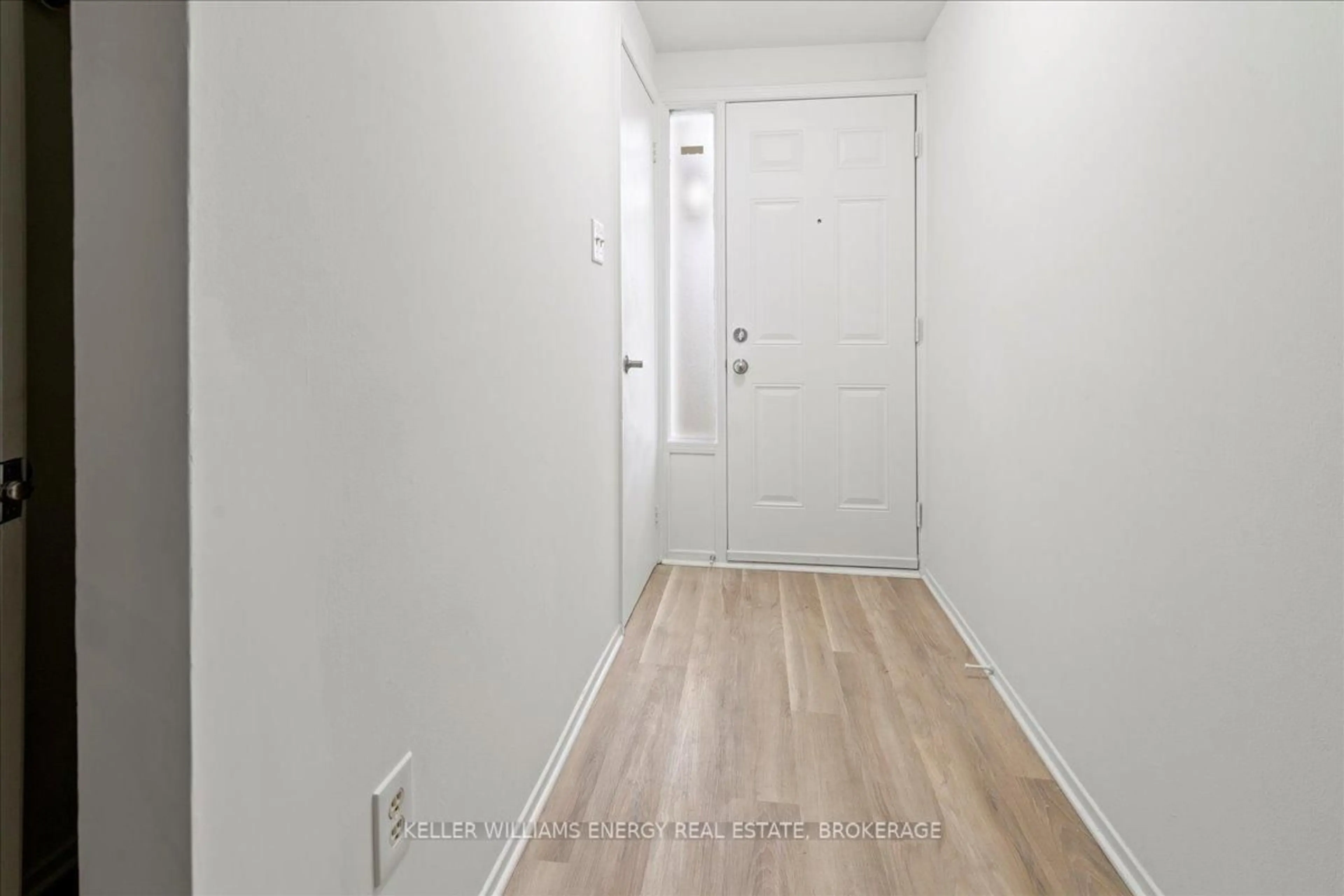 Indoor entryway for 1133 Ritson Rd #78, Oshawa Ontario L1G 7T3