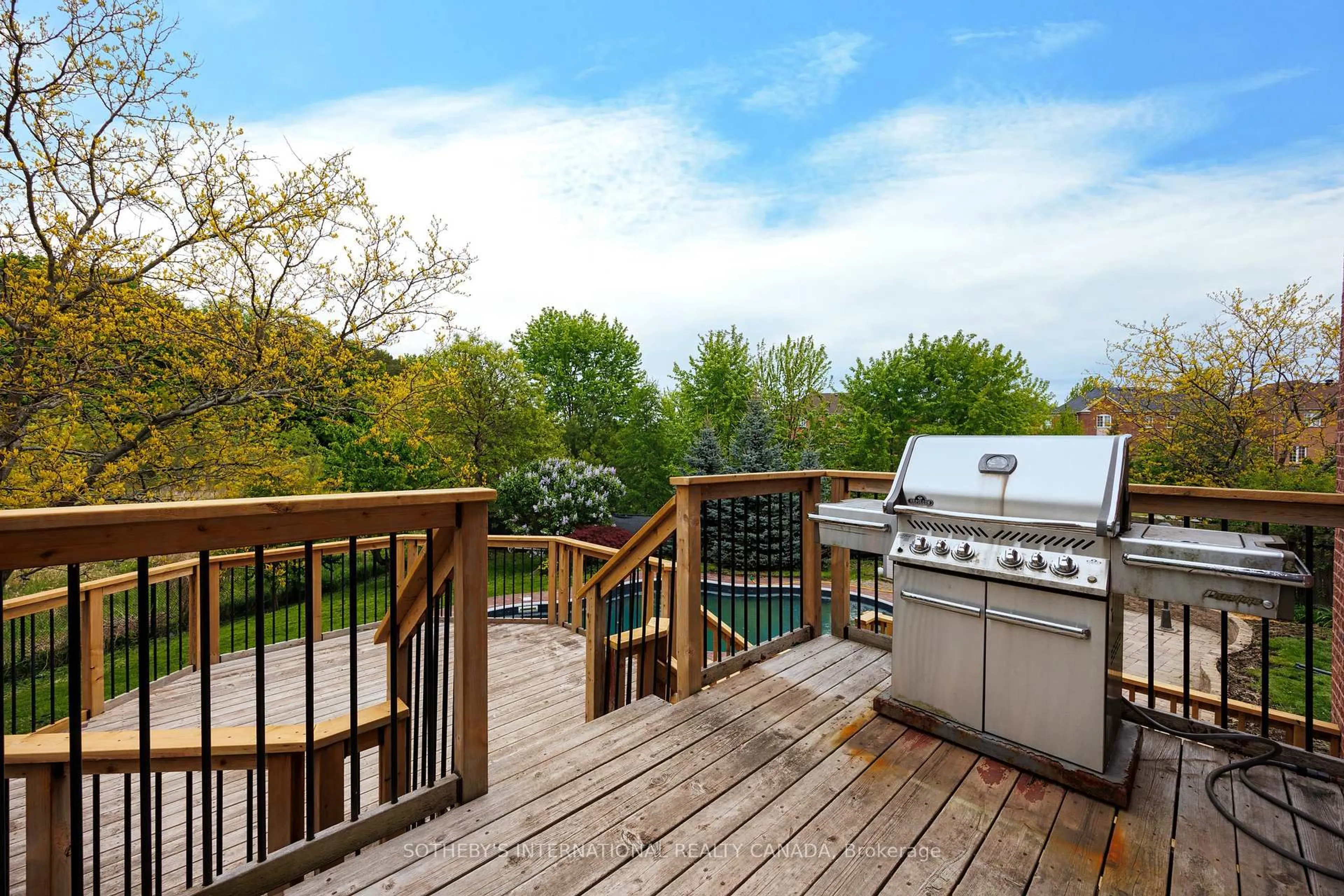 Patio, water/lake/river/ocean view for 21 ALDEN Sq, Ajax Ontario L1T 4Z2