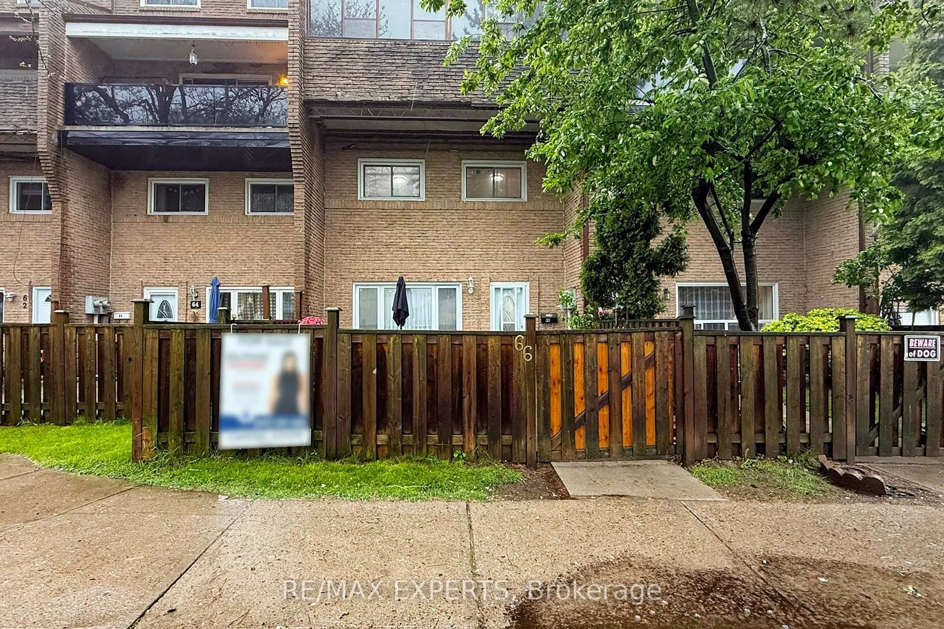A pic from outside/outdoor area/front of a property/back of a property/a pic from drone, street for 66 Scarborough Golf Club Rd, Toronto Ontario M1M 3C5