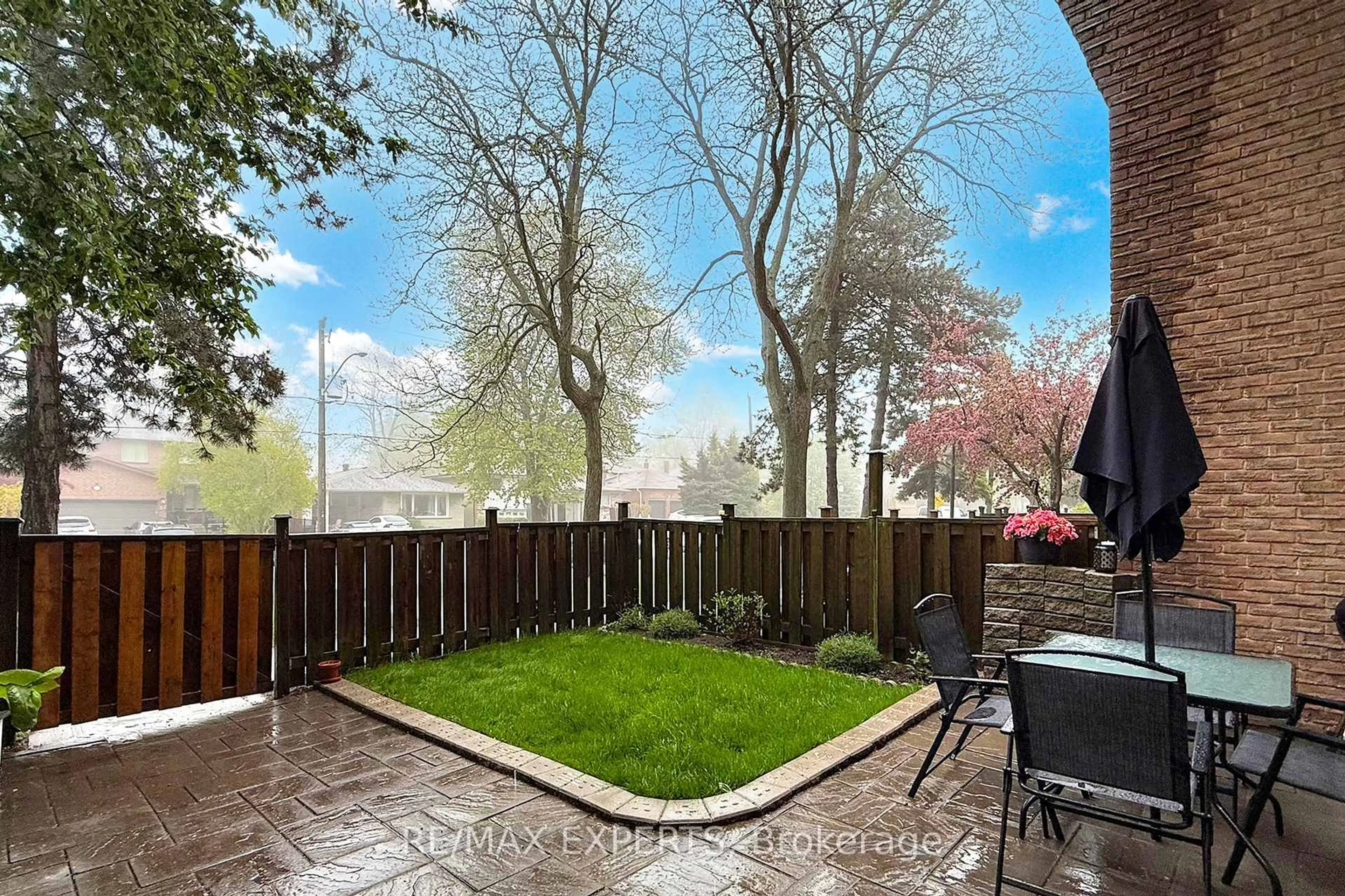 Patio, street for 66 Scarborough Golf Club Rd, Toronto Ontario M1M 3C5