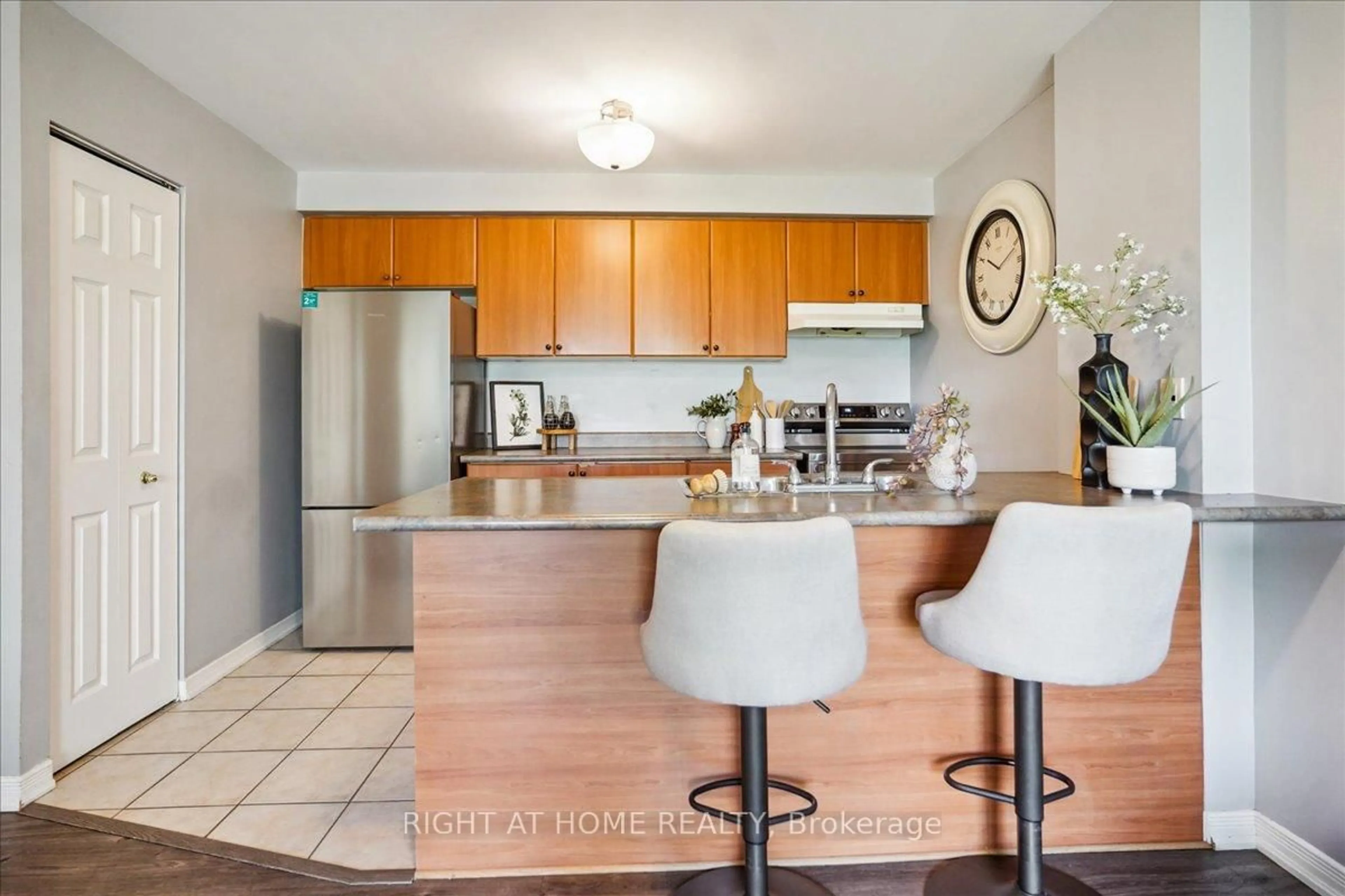 Standard kitchen, unknown for 83 Aspen Springs Dr #308, Clarington Ontario L1C 5J7