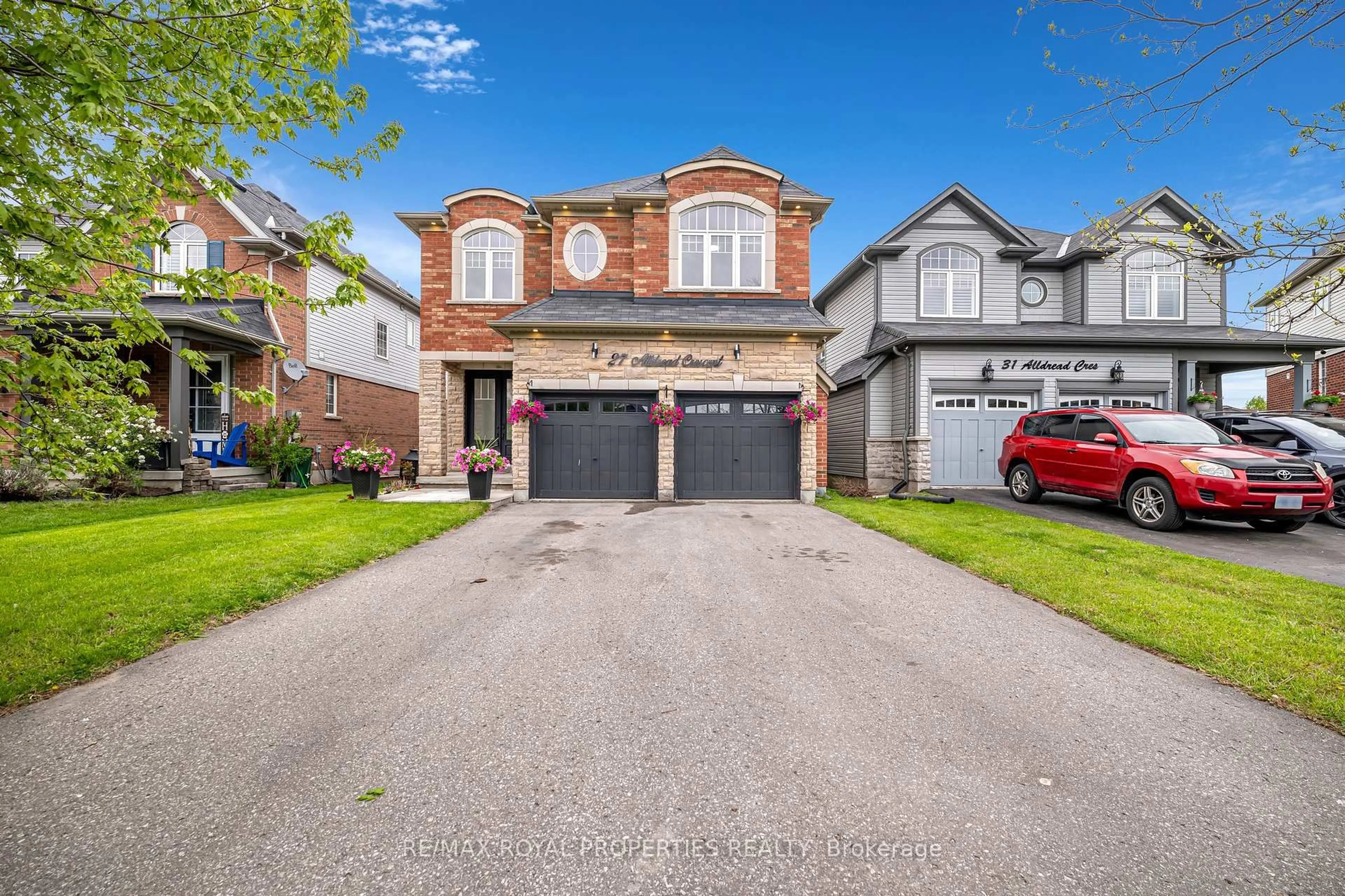 A pic from outside/outdoor area/front of a property/back of a property/a pic from drone, street for 27 Alldread Cres, Clarington Ontario L1B 0C2