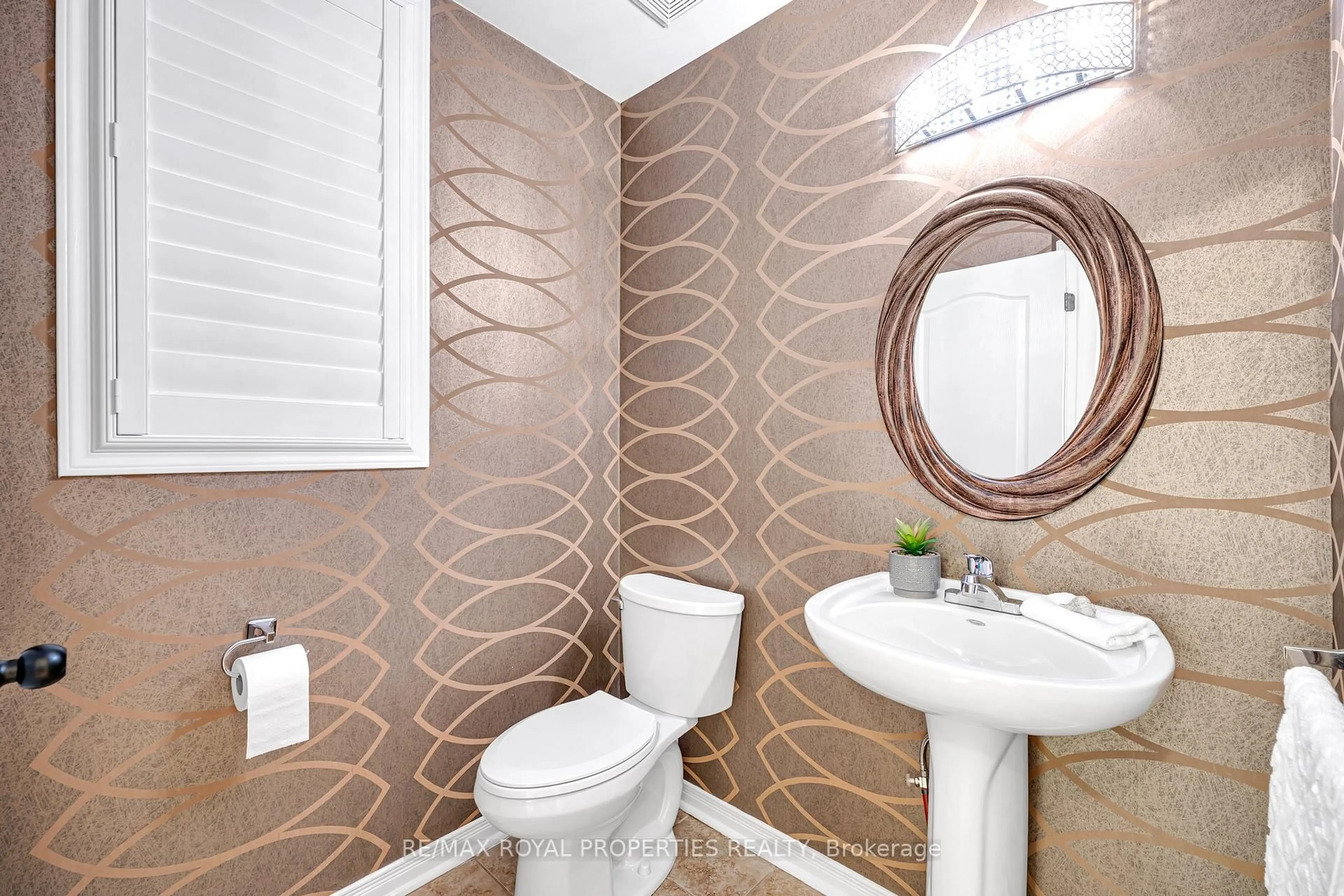 Standard bathroom, ceramic/tile floor for 27 Alldread Cres, Clarington Ontario L1B 0C2