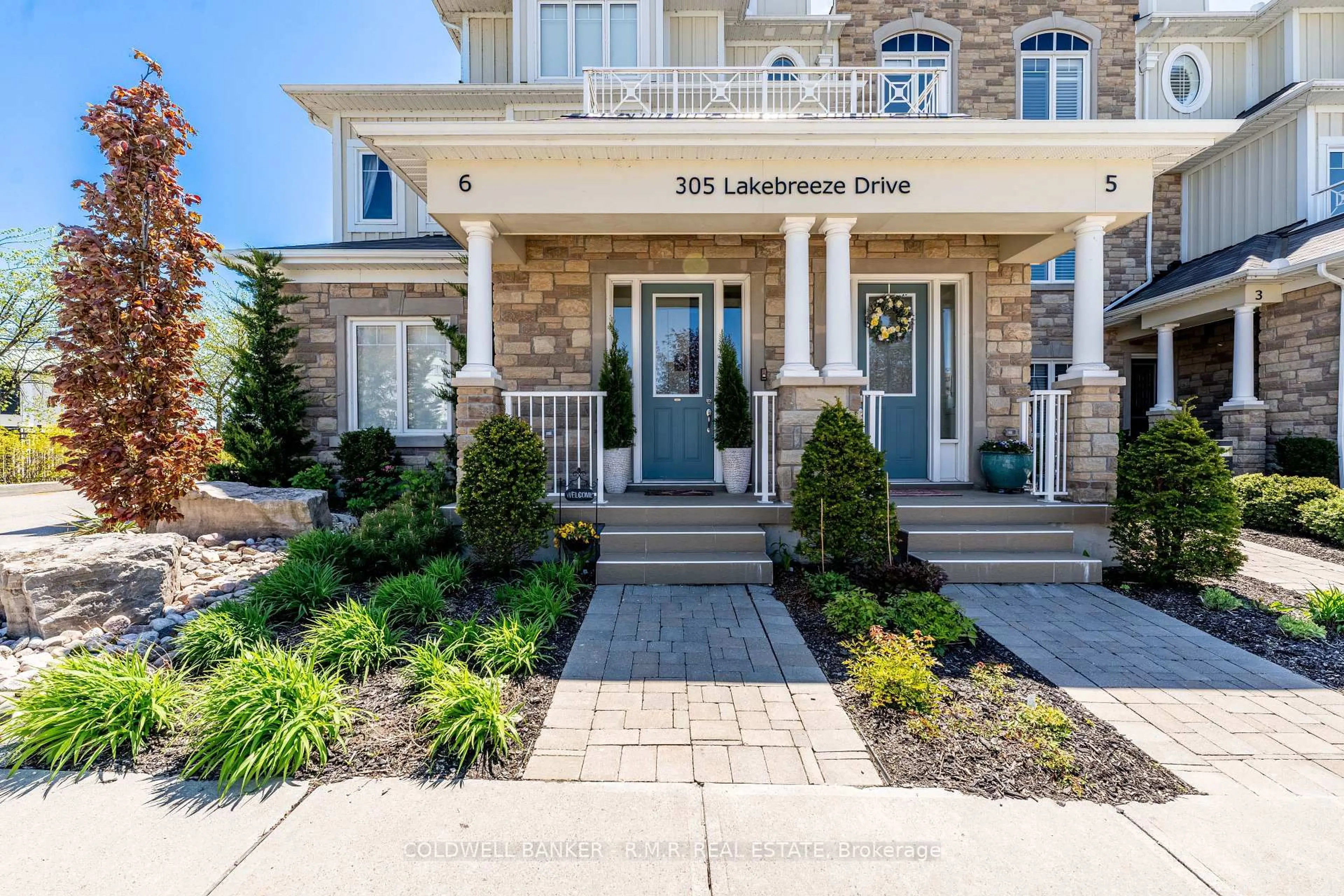 Indoor entryway for 305 Lakebreeze Dr #6G, Clarington Ontario L1B 0A1