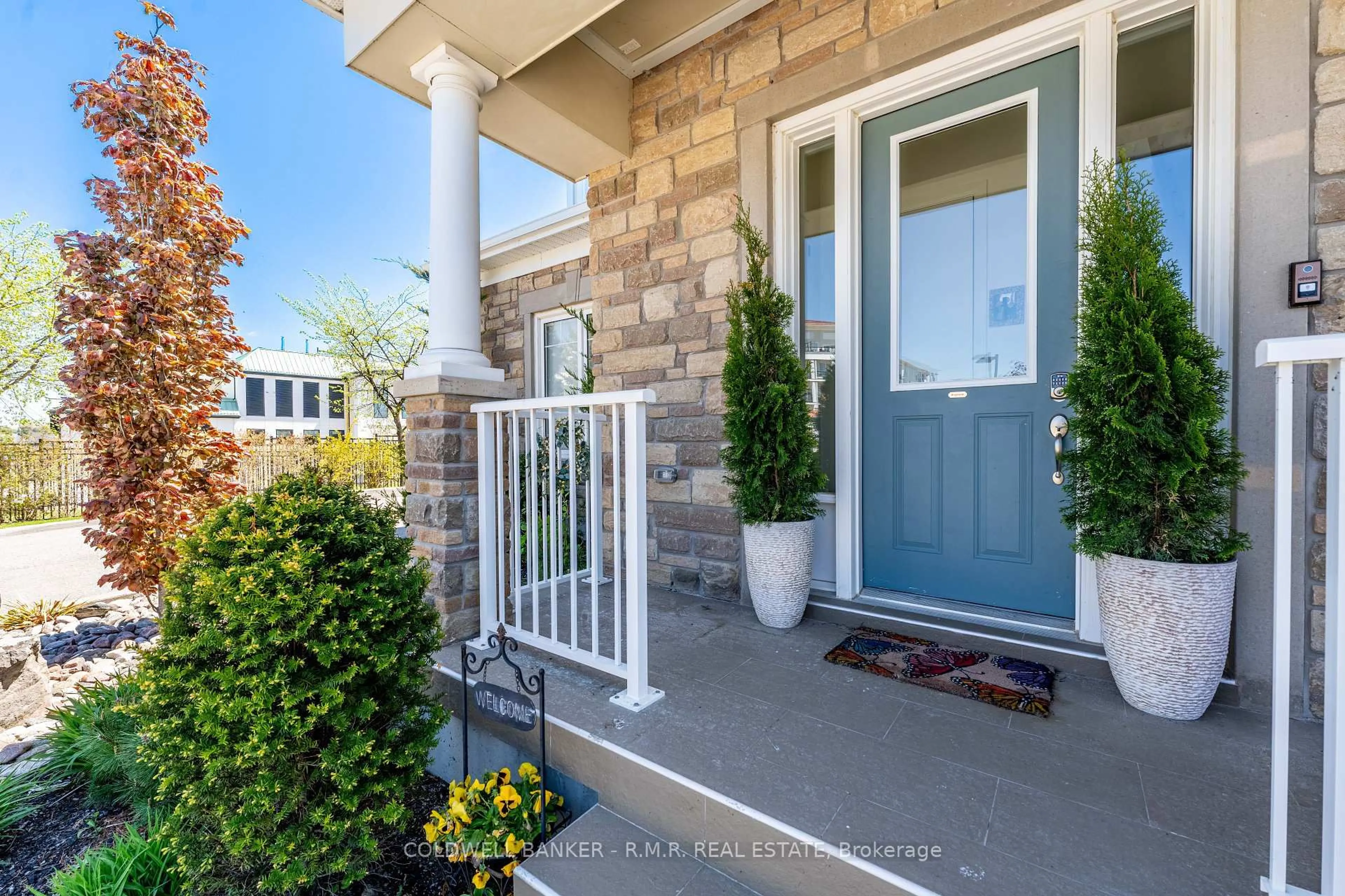 Indoor entryway for 305 Lakebreeze Dr #6G, Clarington Ontario L1B 0A1