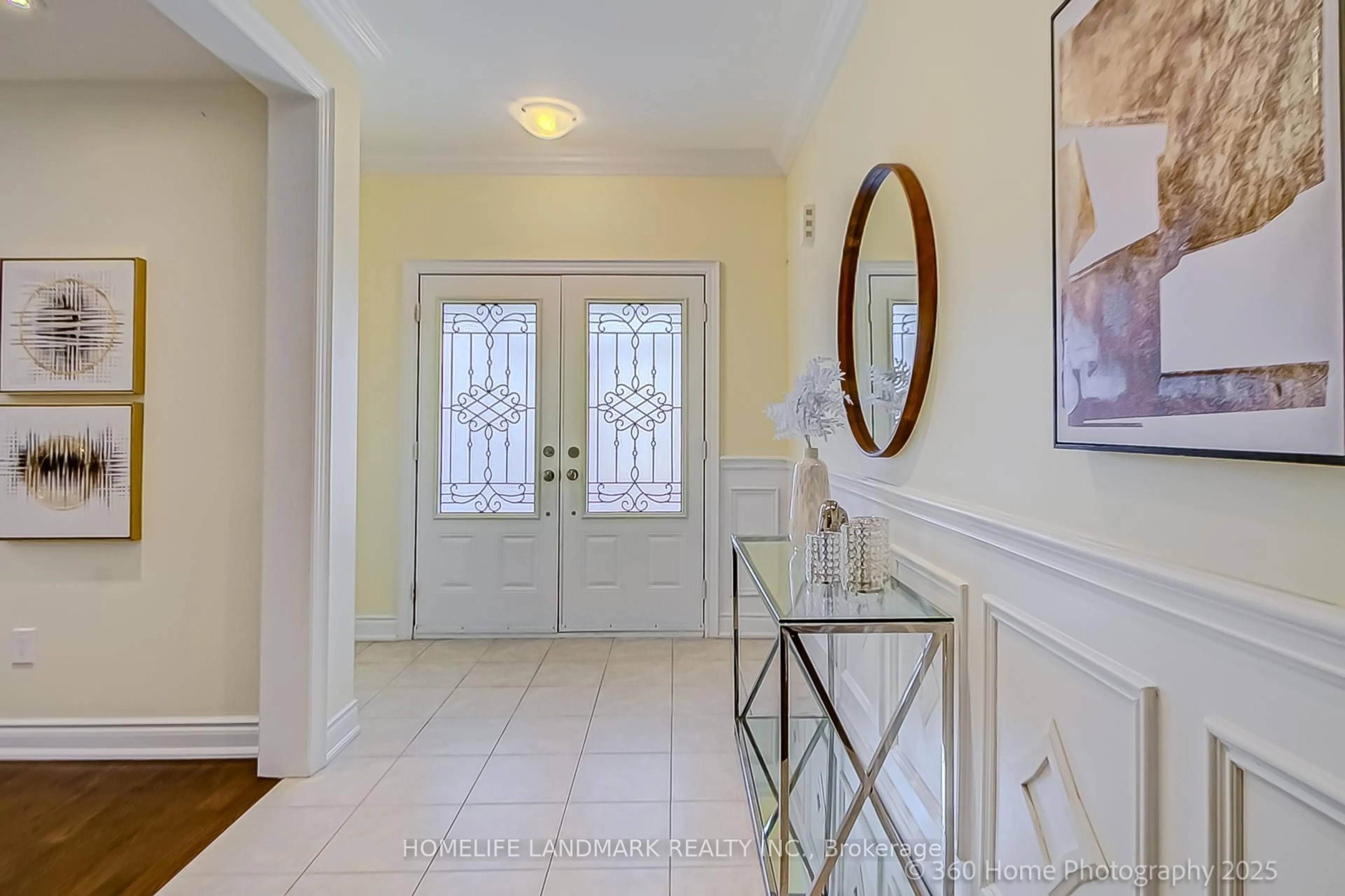 Indoor entryway for 1432 Sandhurst Cres, Pickering Ontario L1V 6Y8