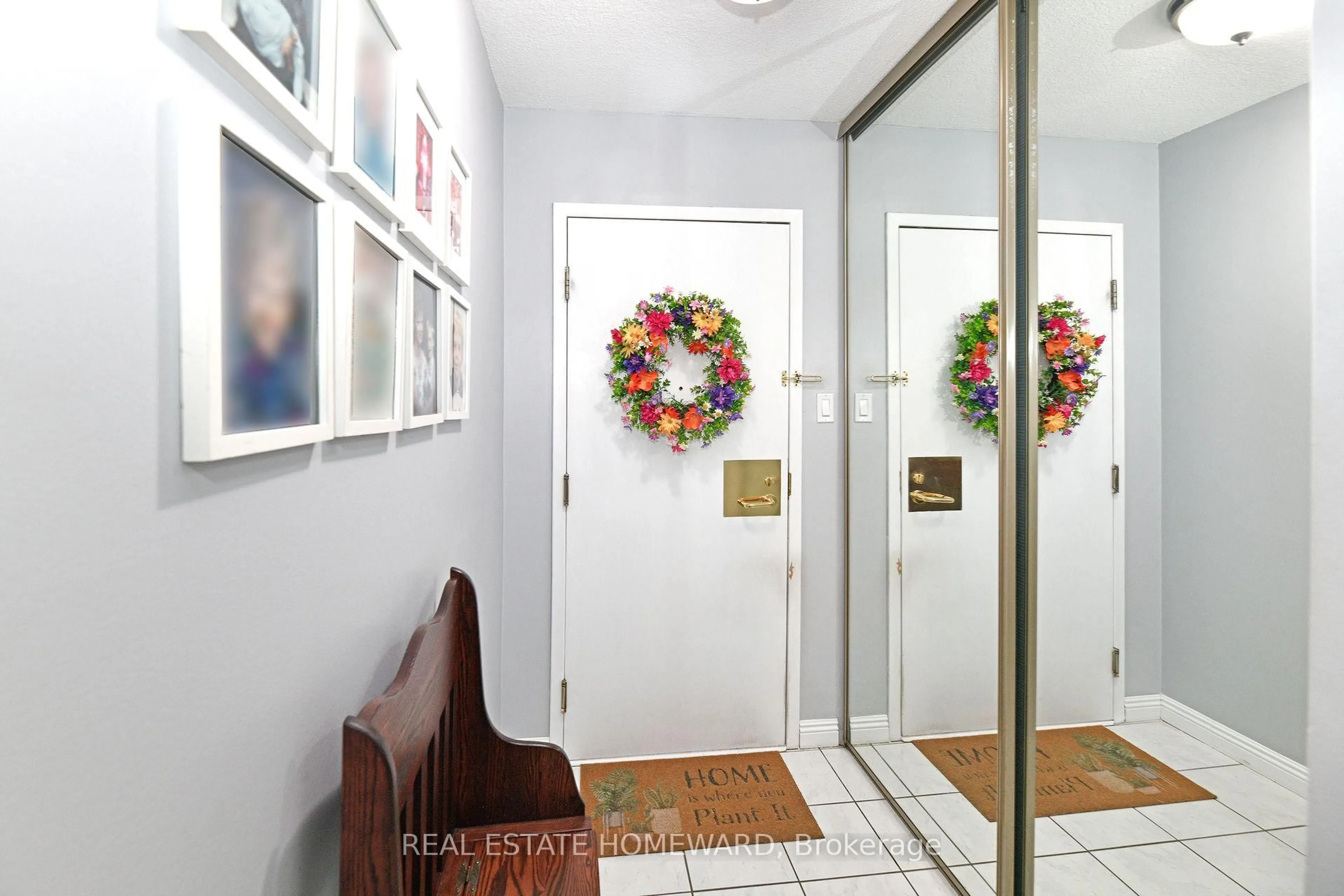 Indoor entryway for 3233 Eglinton Ave #810, Toronto Ontario M1J 3N6