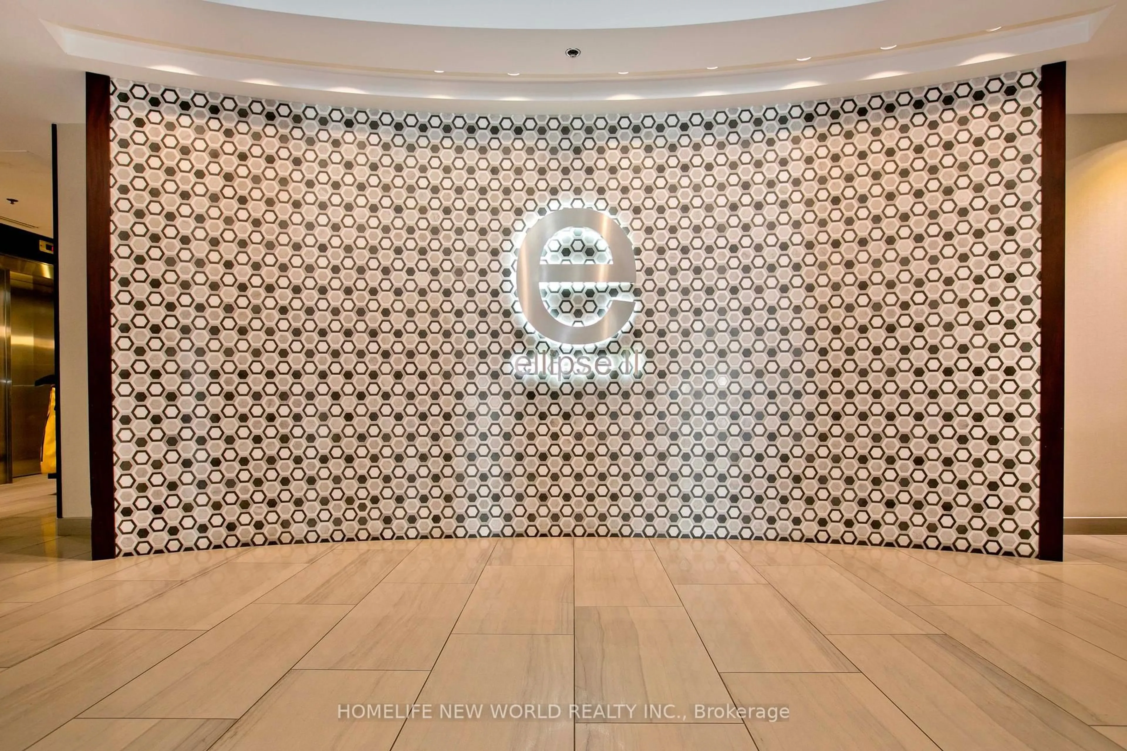 Indoor foyer for 38 Lee Centre Dr #1110, Toronto Ontario M1H 3J7