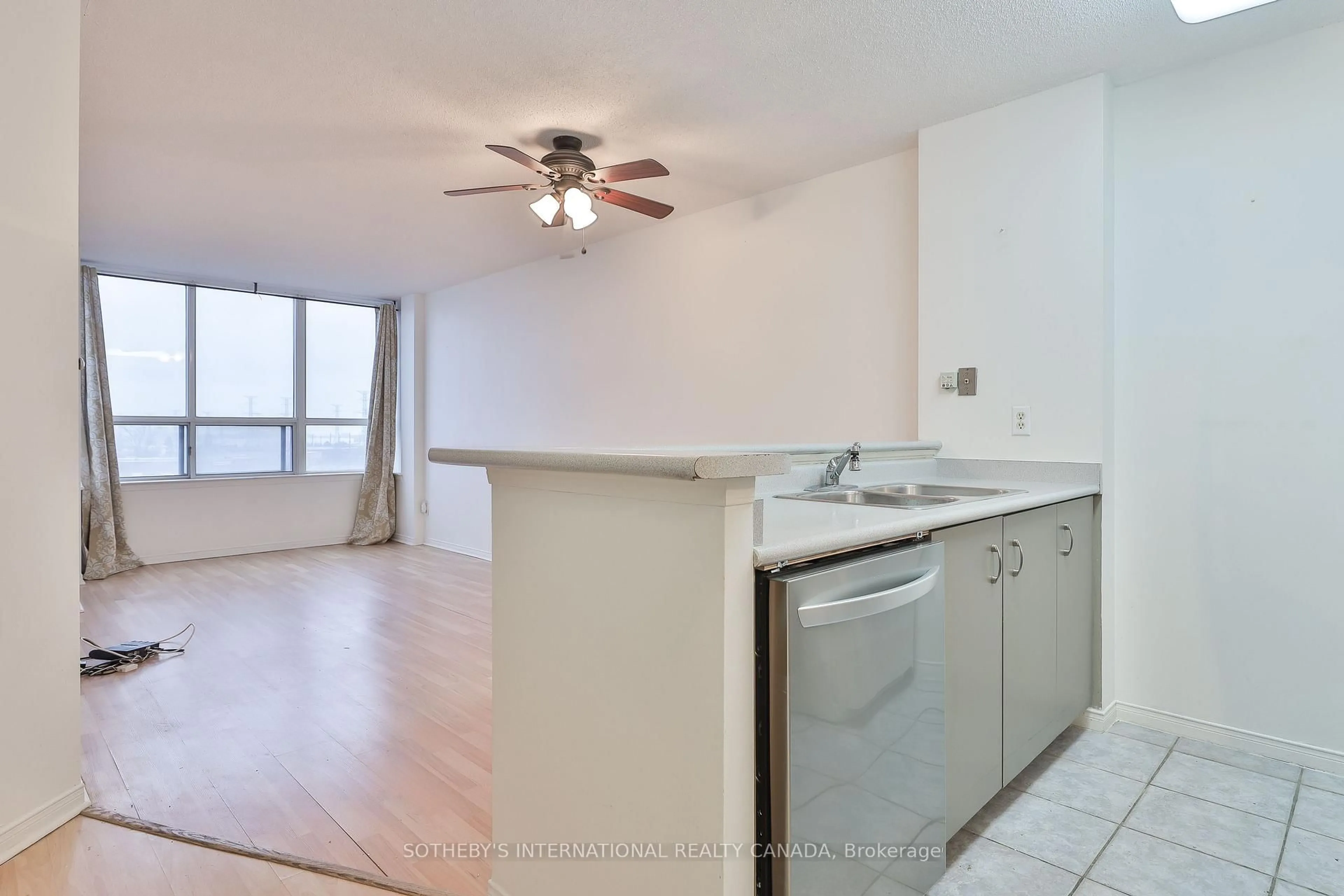 Standard kitchen, unknown for 1625 Pickering Pkwy #709, Pickering Ontario L1V 6Z6