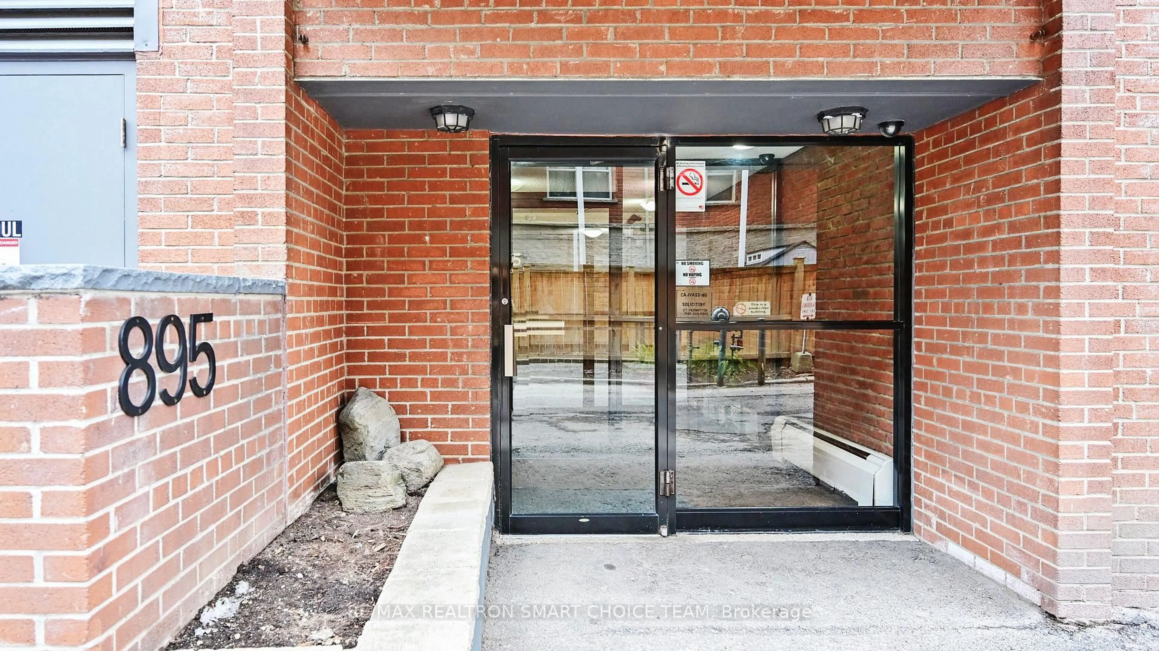 Indoor foyer for 895 Kennedy Rd #505, Toronto Ontario M1K 2E9