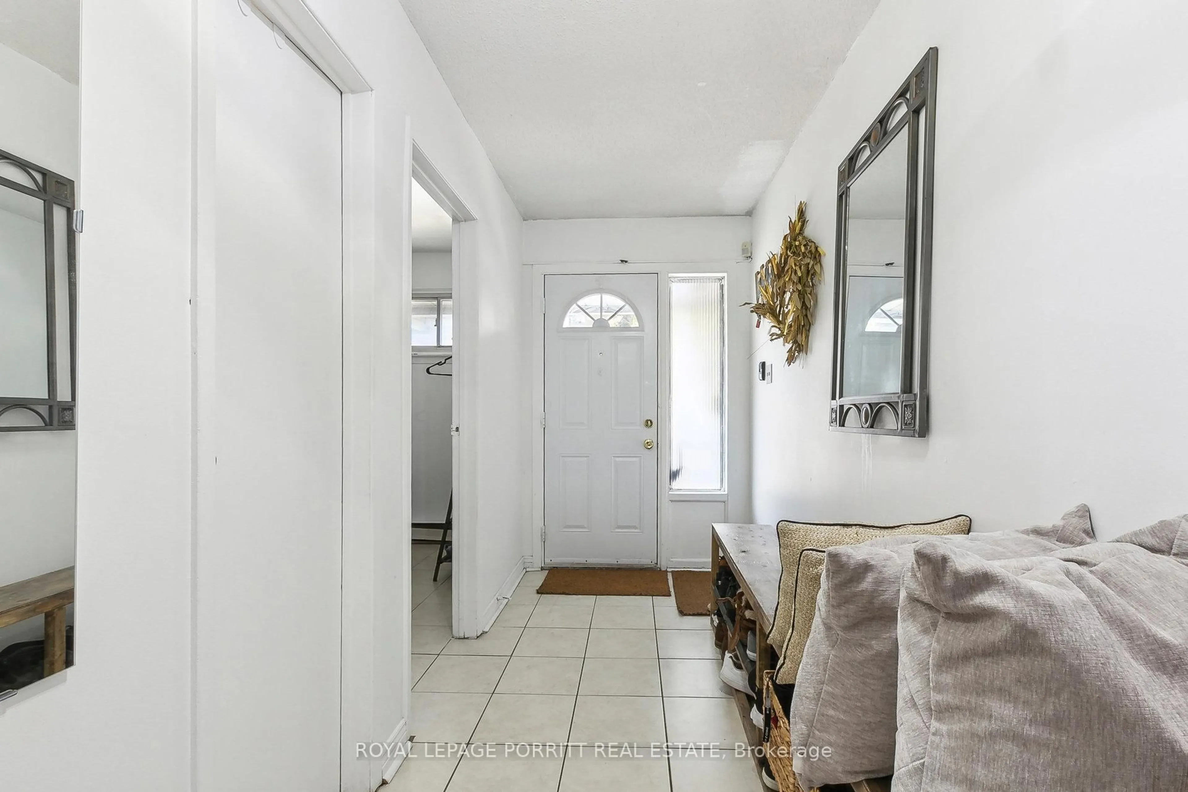Indoor entryway for 1415 Fieldlight Blvd #17, Pickering Ontario L1V 2S3