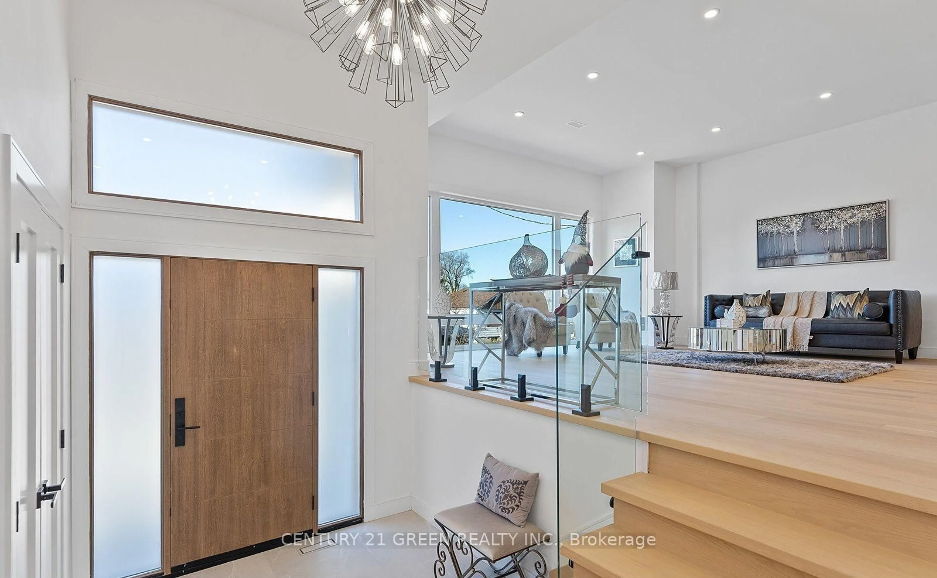 Indoor foyer for 67 Bexhill Ave, Toronto Ontario M1L 3B7