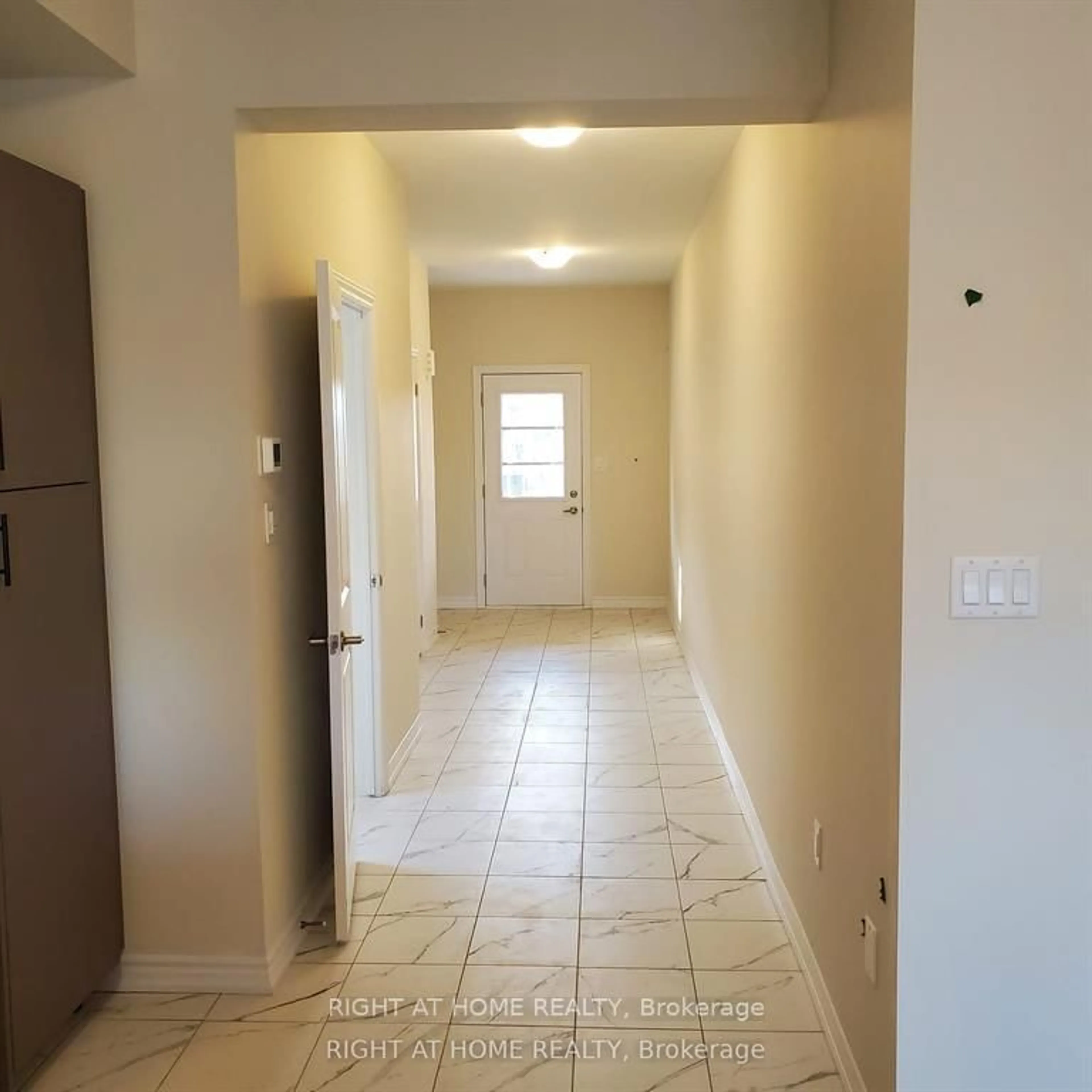 Indoor entryway for 46 Senay Circ, Clarington Ontario L1E 0H8