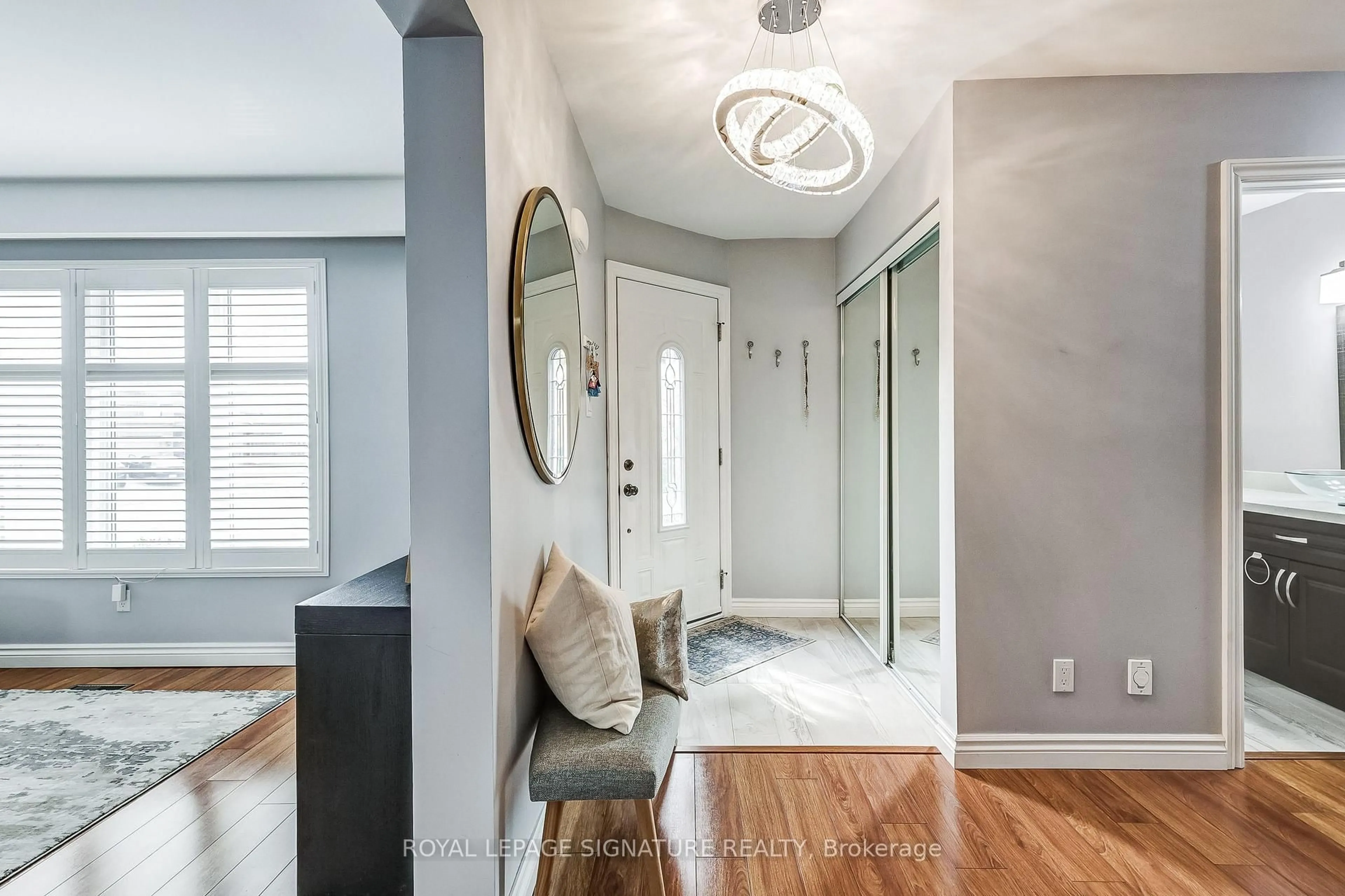 Indoor entryway for 1773 Meadowview Ave, Pickering Ontario L1V 3G7