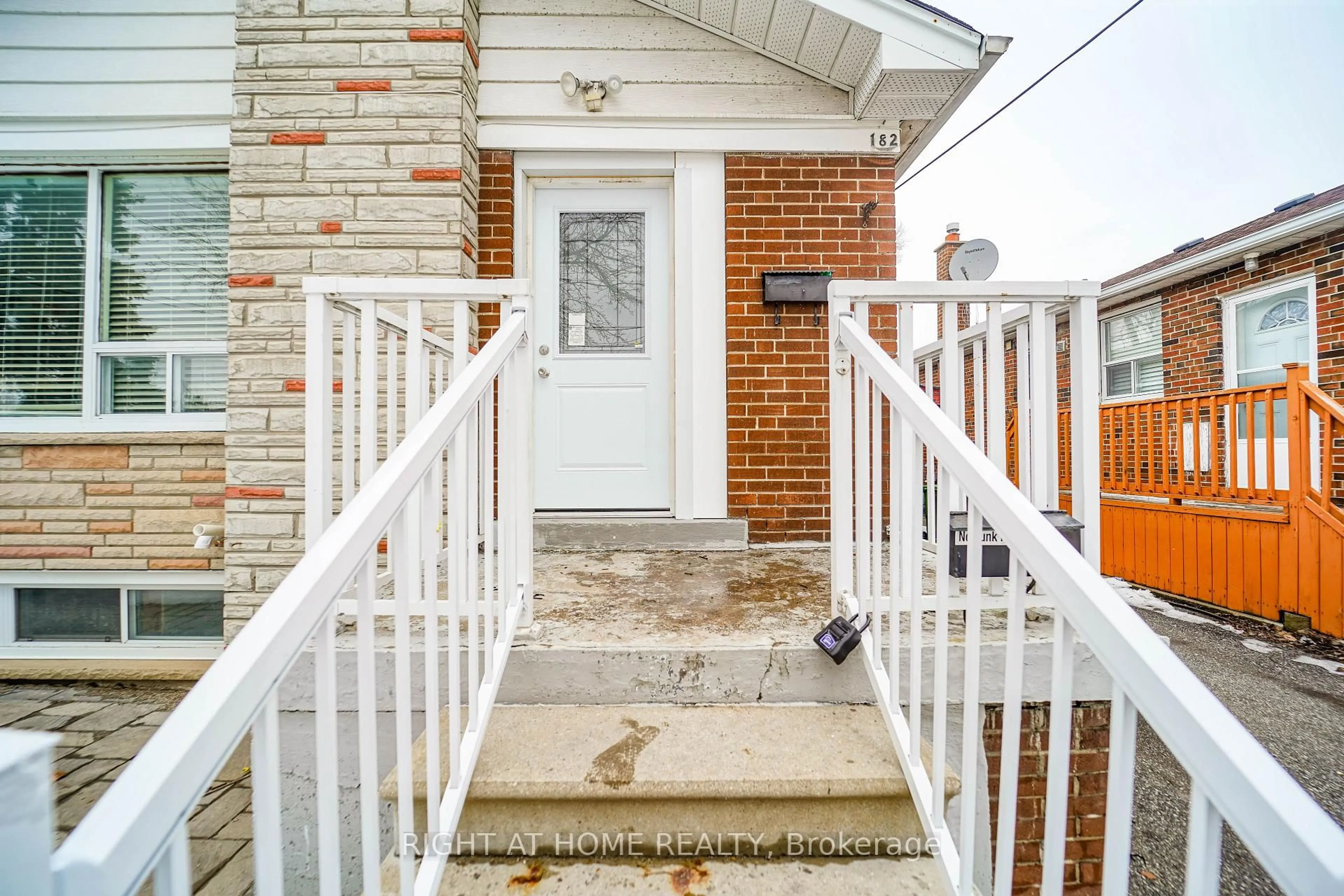 Unknown for 182 Crocus Dr, Toronto Ontario M1R 4T7