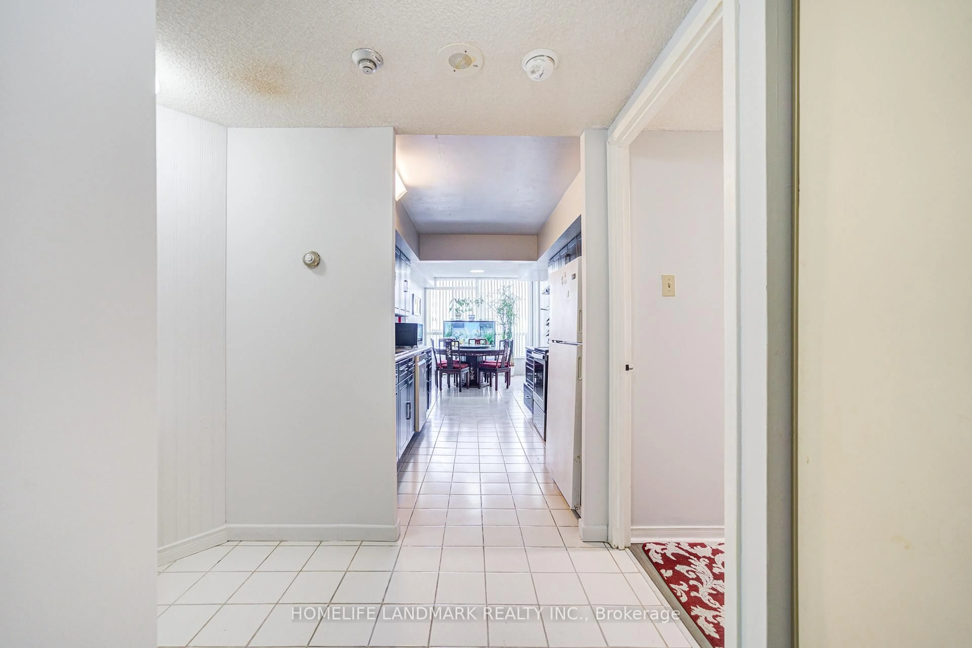 Indoor foyer for 4725 Sheppard Ave #703, Toronto Ontario M1S 5B2