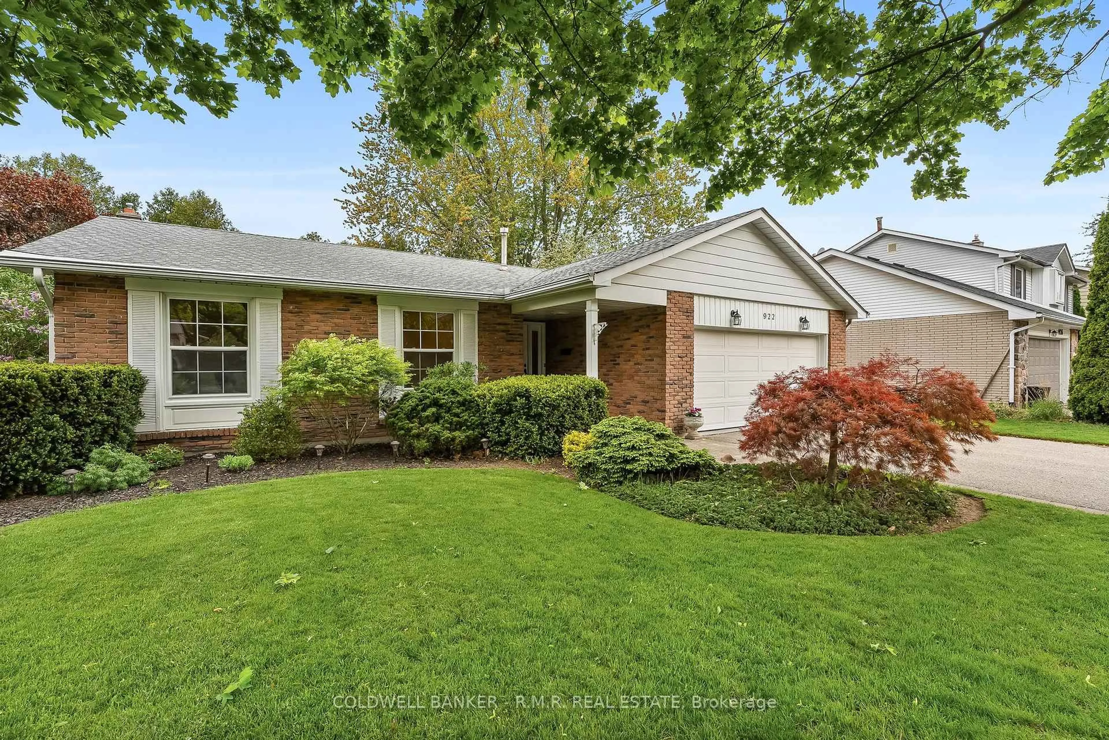 Home with vinyl exterior material, street for 922 Wyldewood Dr, Oshawa Ontario L1G 4G1