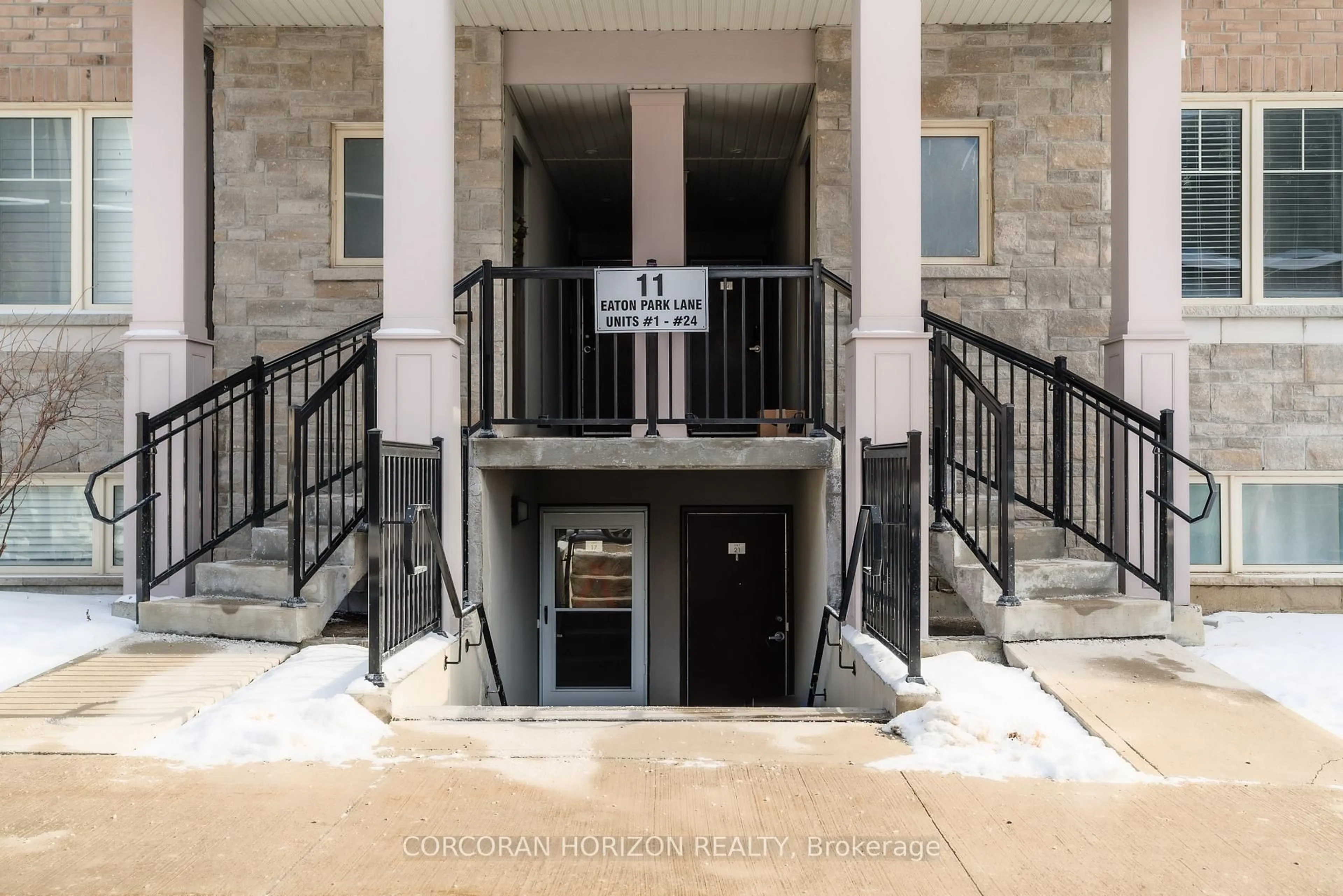Indoor foyer for 11 Eaton Park Lane #19, Toronto Ontario M1W 0A5
