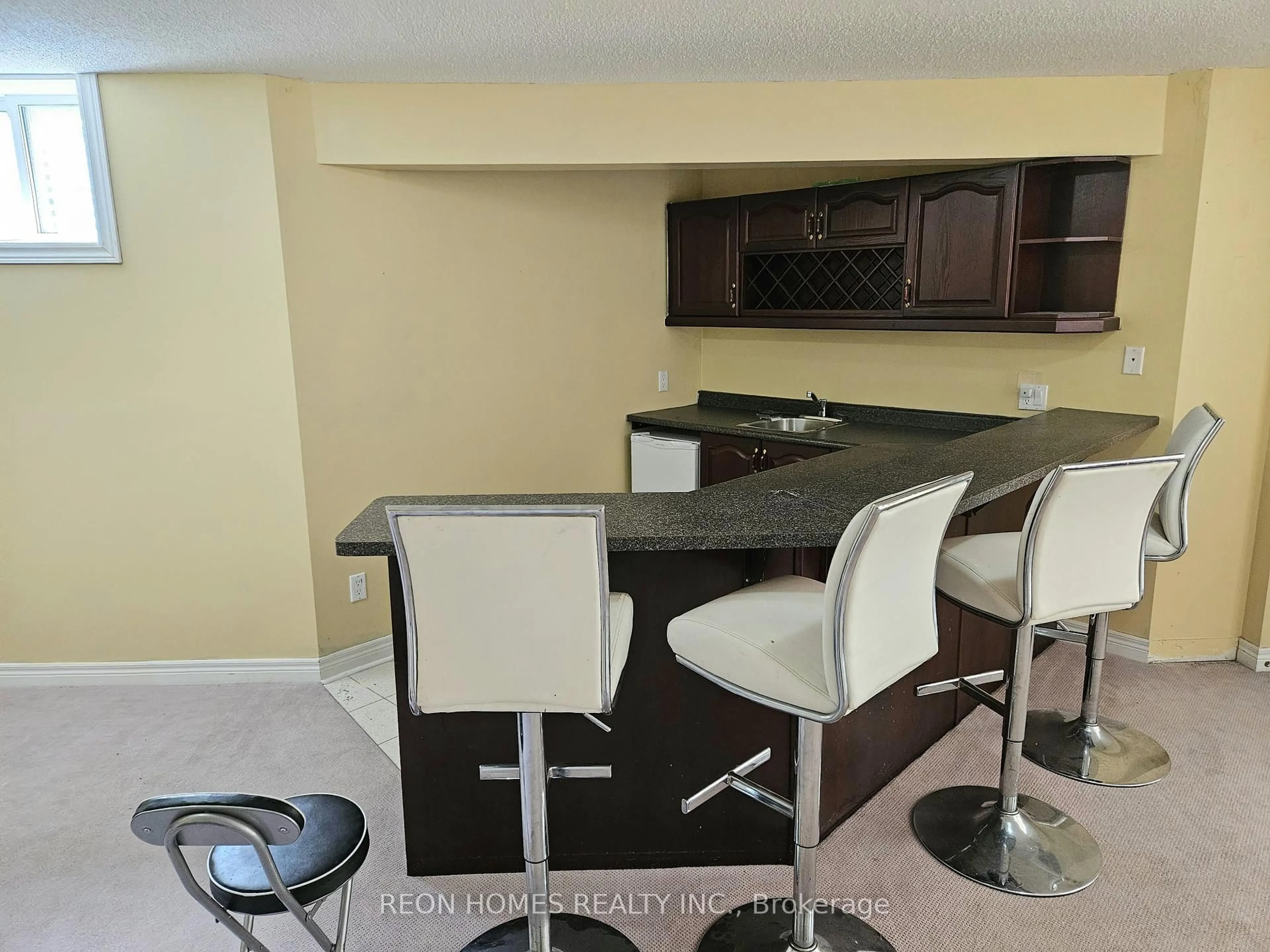 Unknown for 72 Niagara Dr, Oshawa Ontario L1G 8A5