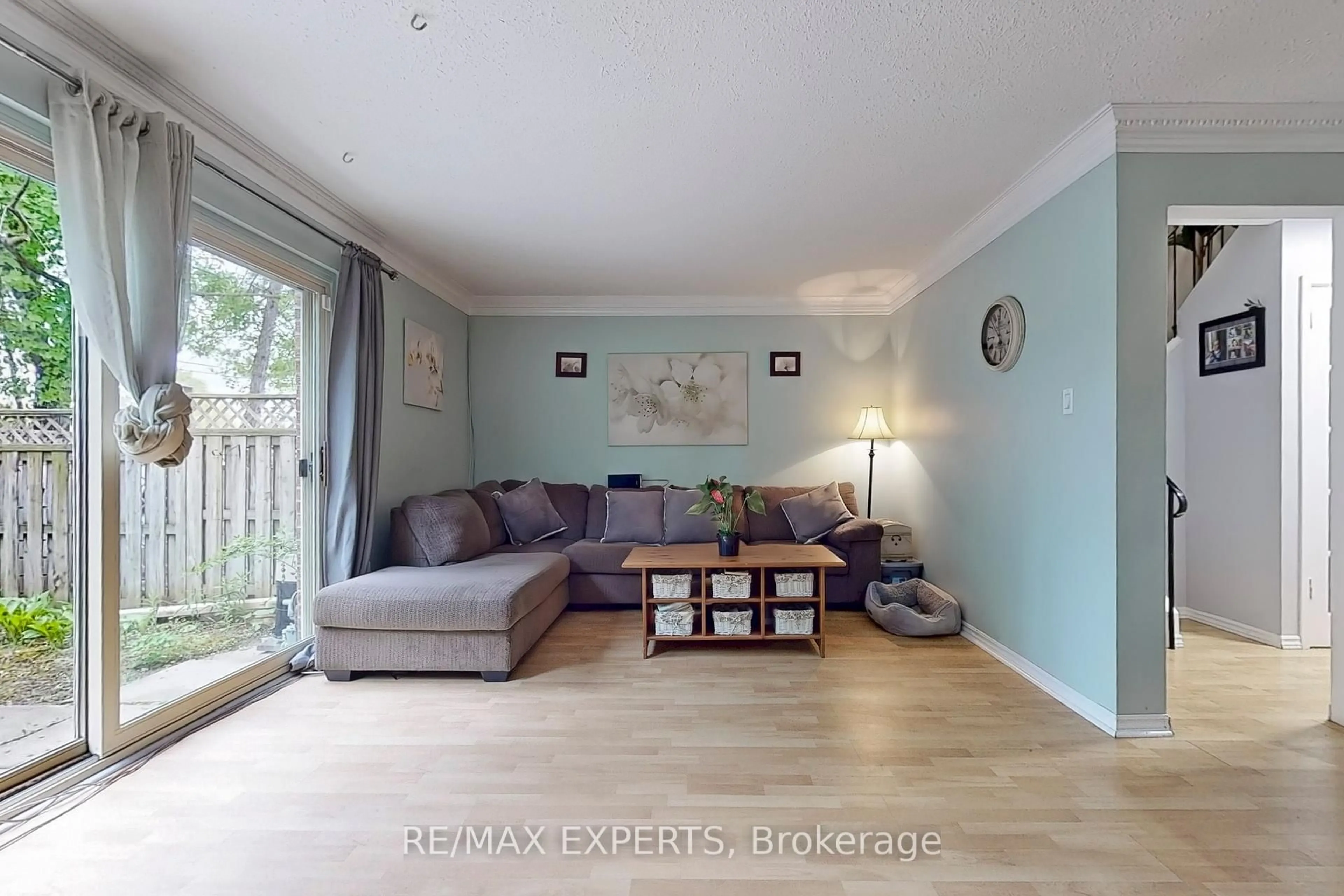 Living room with furniture, wood/laminate floor for 270 Timberbank Blvd #58, Toronto Ontario M1W 2M1