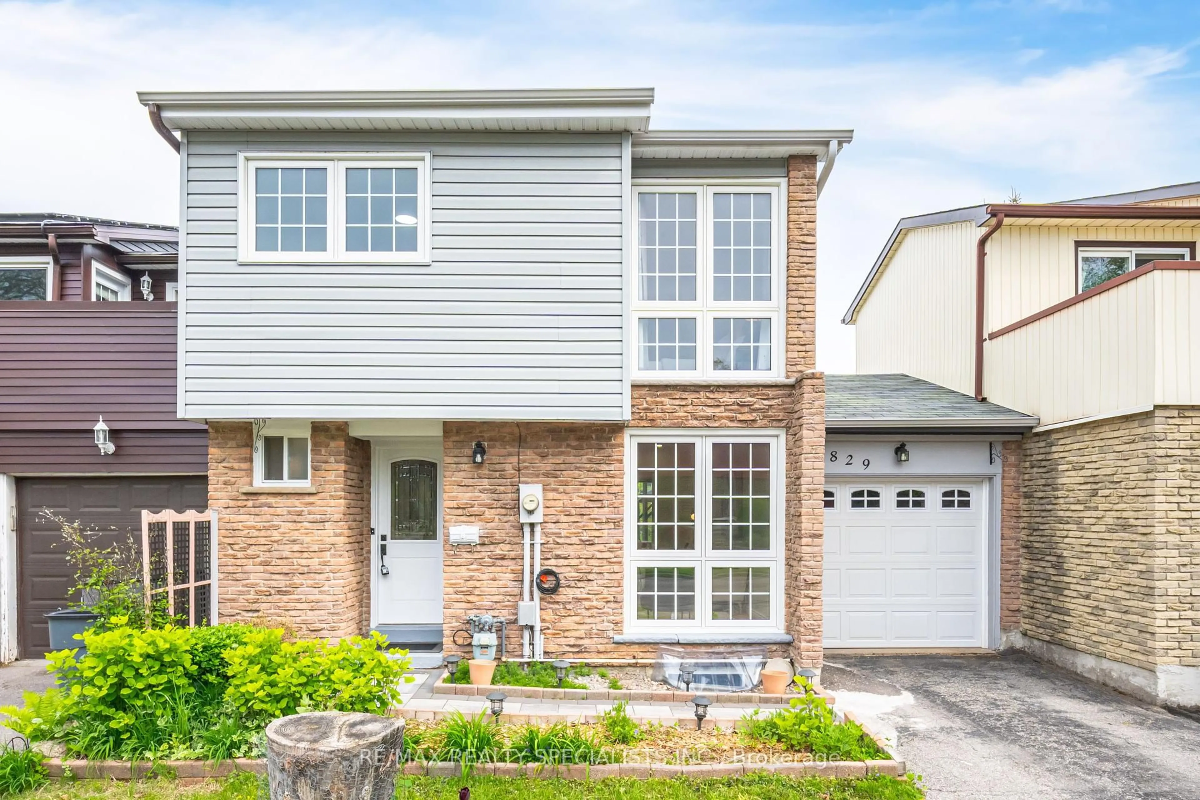 Home with vinyl exterior material, street for 1829 Foleyet Cres, Pickering Ontario L1V 2X8