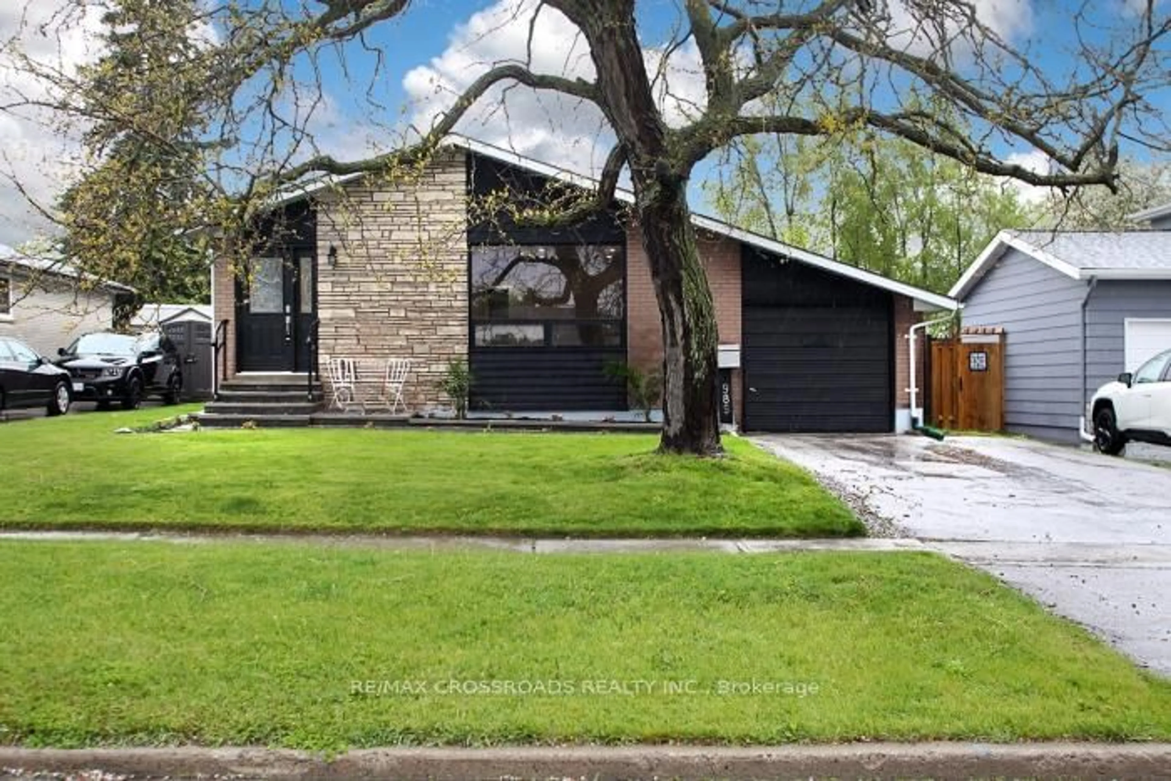 Unknown for 985 Vistula Dr, Pickering Ontario L1W 2L8