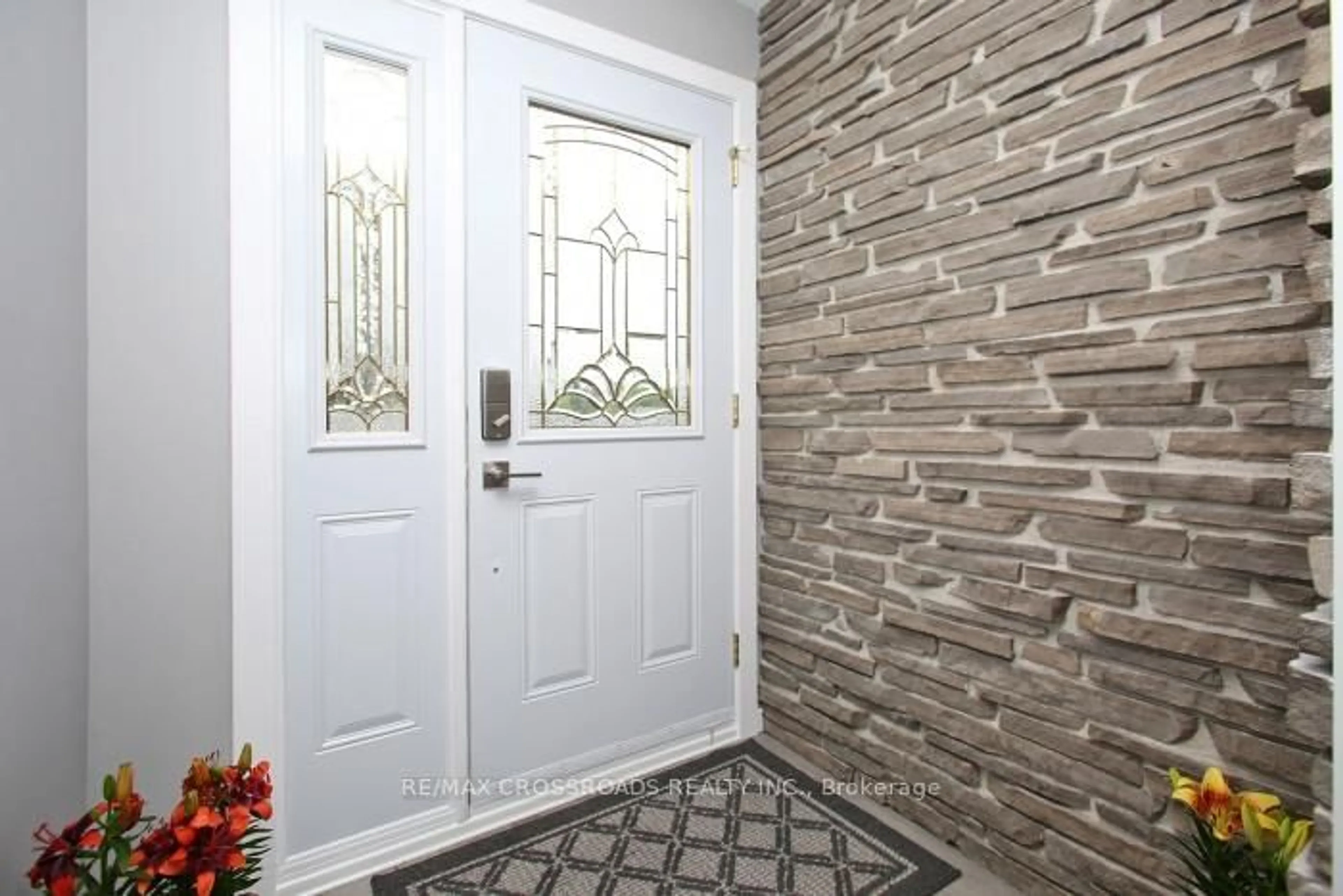 Indoor entryway for 985 Vistula Dr, Pickering Ontario L1W 2L8