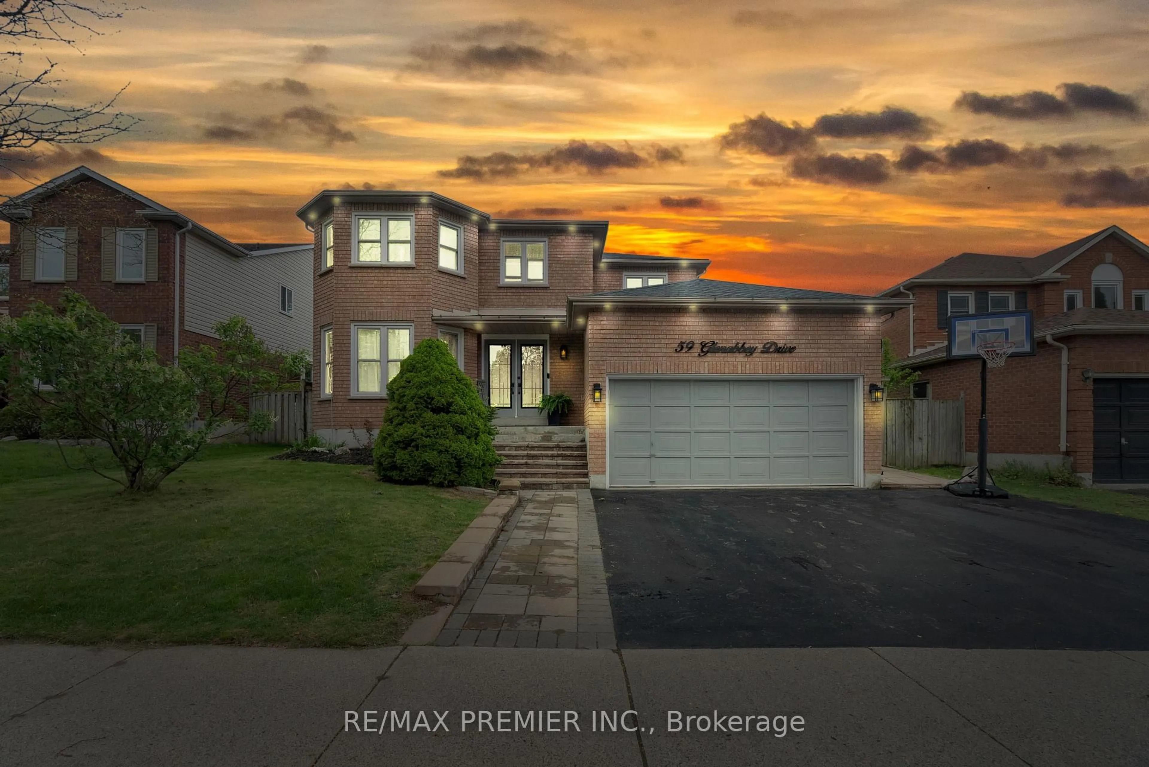 A pic from outside/outdoor area/front of a property/back of a property/a pic from drone, street for 59 Glenabbey Dr, Clarington Ontario L1E 2B5