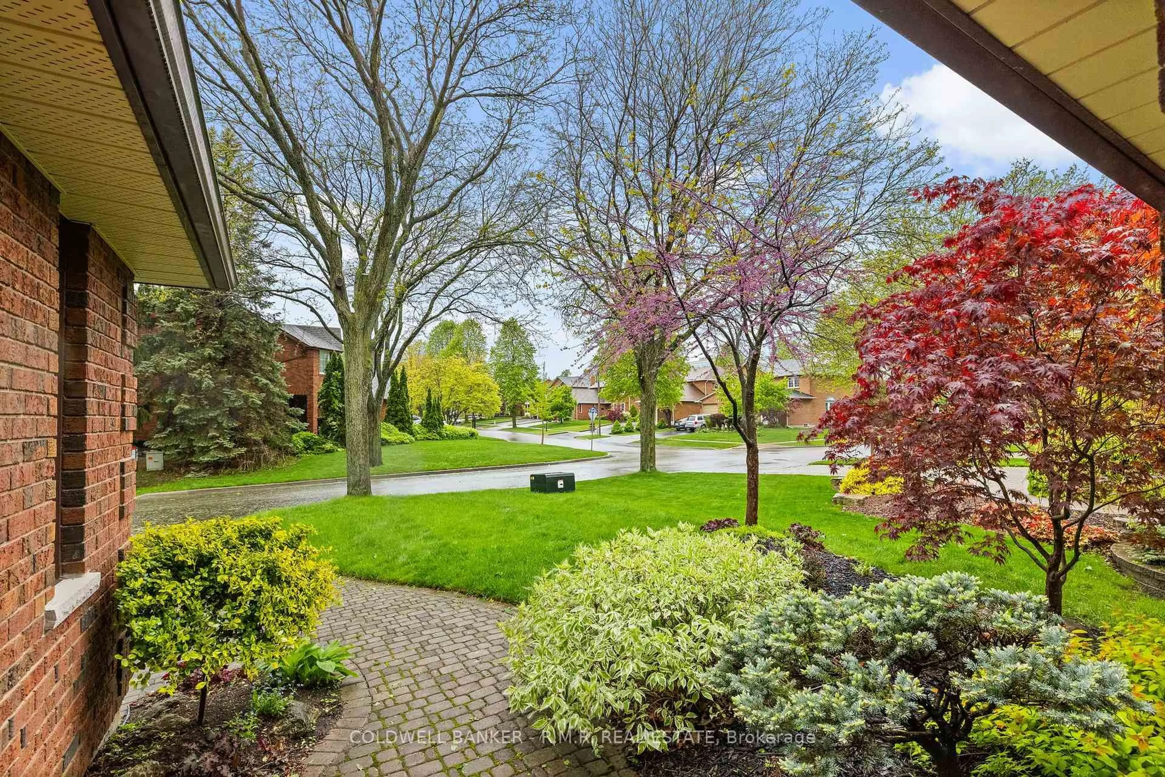 Patio, street for 9 O'Connor Dr, Whitby Ontario L1N 7X7