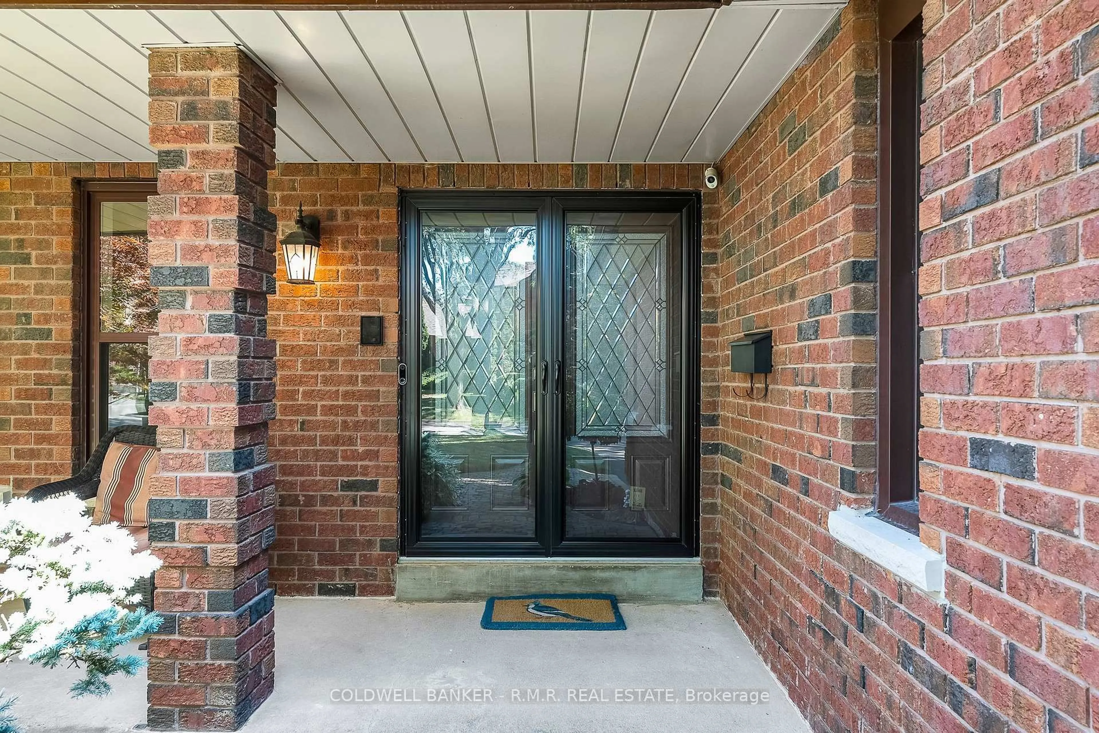 Indoor entryway for 9 O'Connor Dr, Whitby Ontario L1N 7X7