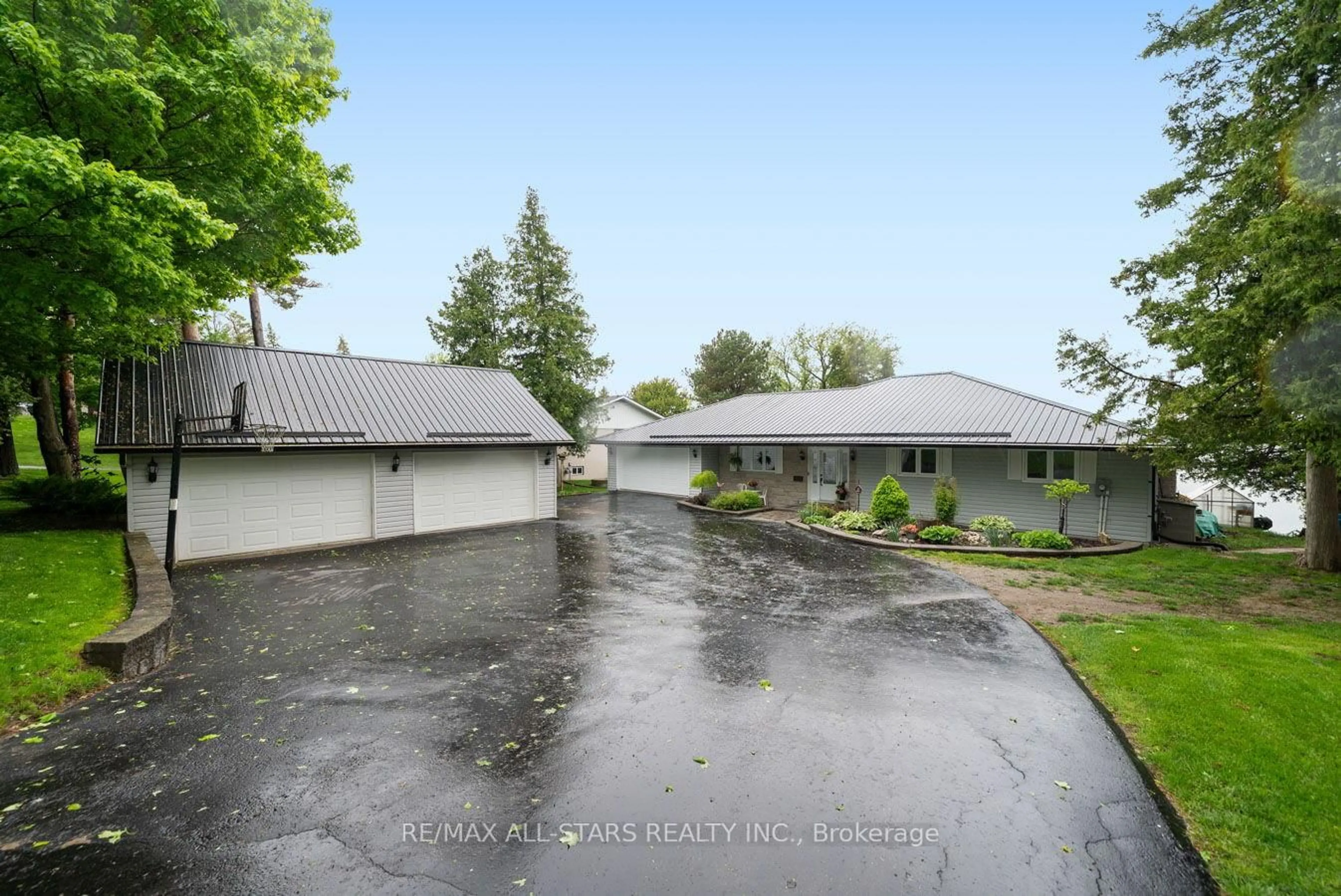A pic from outside/outdoor area/front of a property/back of a property/a pic from drone, street for 231 Stephenson Point Rd, Scugog Ontario L9L 1B4